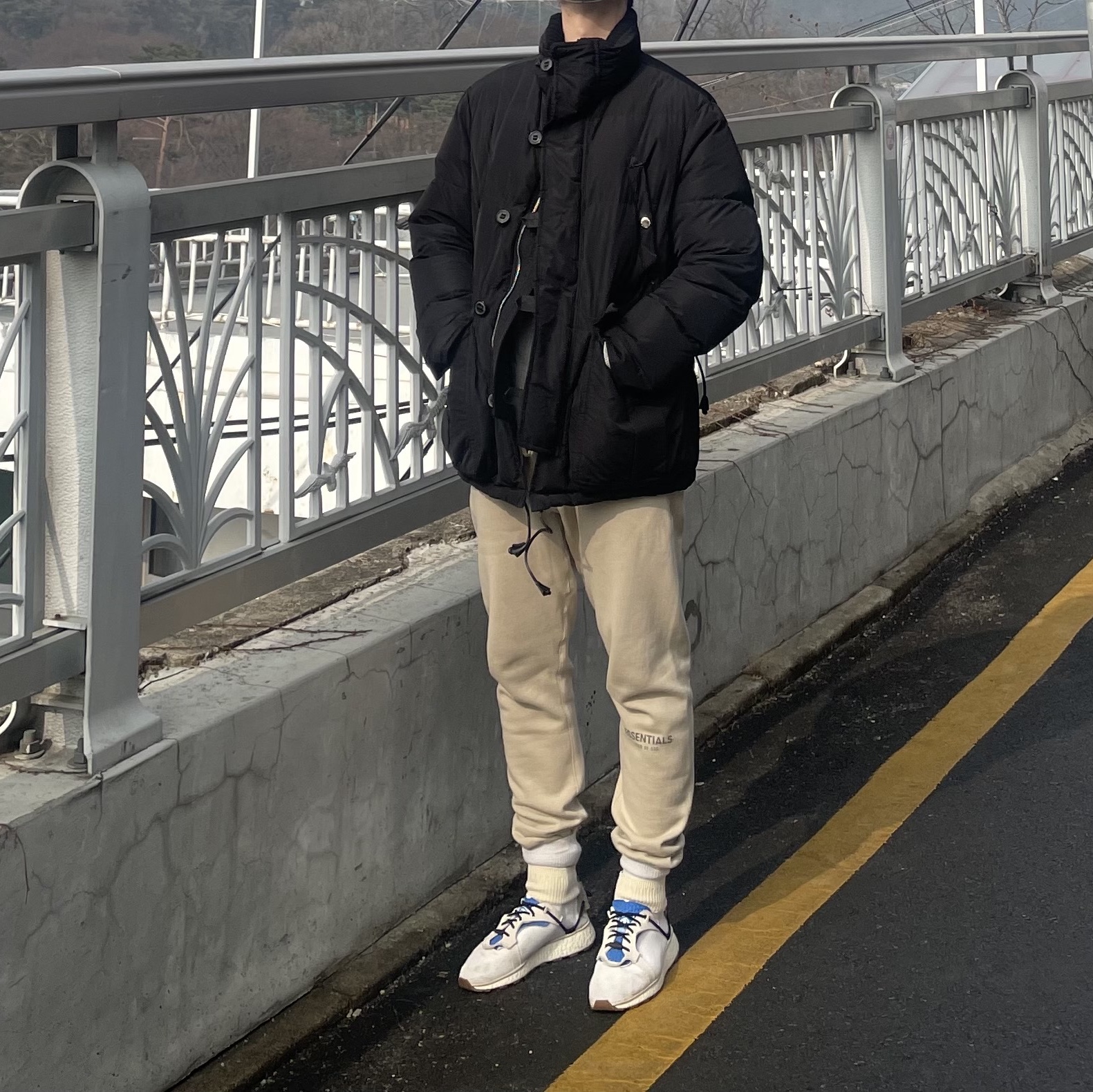 Essentials The Core Collection Sweatpants Tan 착용 스타일 - 1
