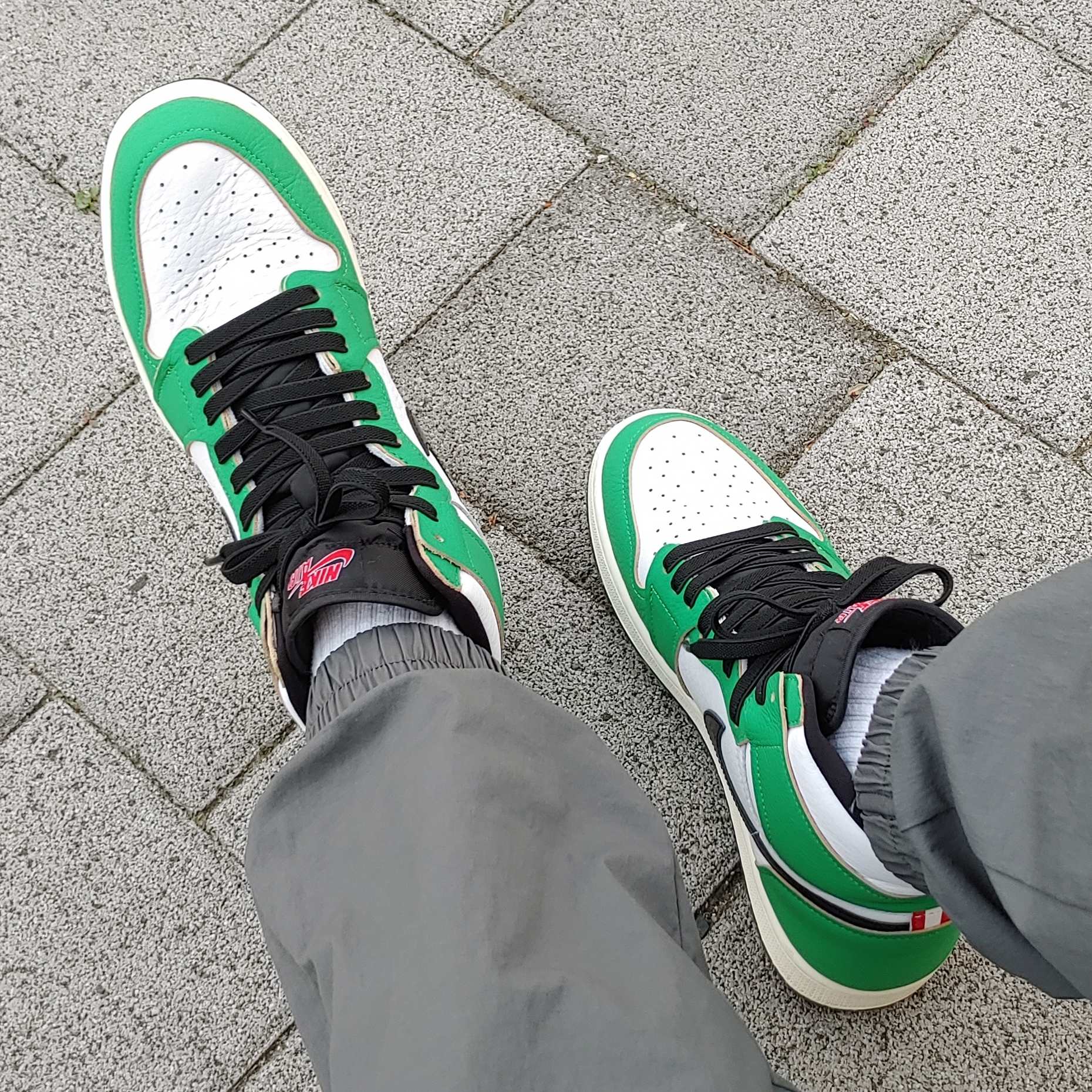 (W) Jordan 1 Retro High OG Lucky Green 착용 스타일 - 1