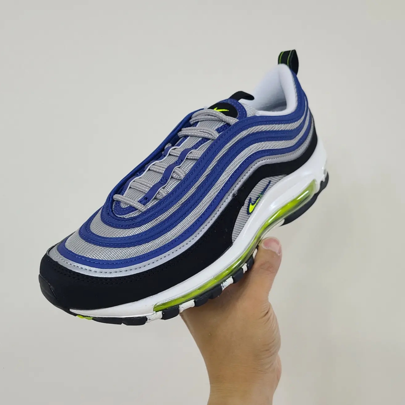Nike Air Max 97 OG Atlantic Blue and Voltage Yellow 착용 스타일 - 1