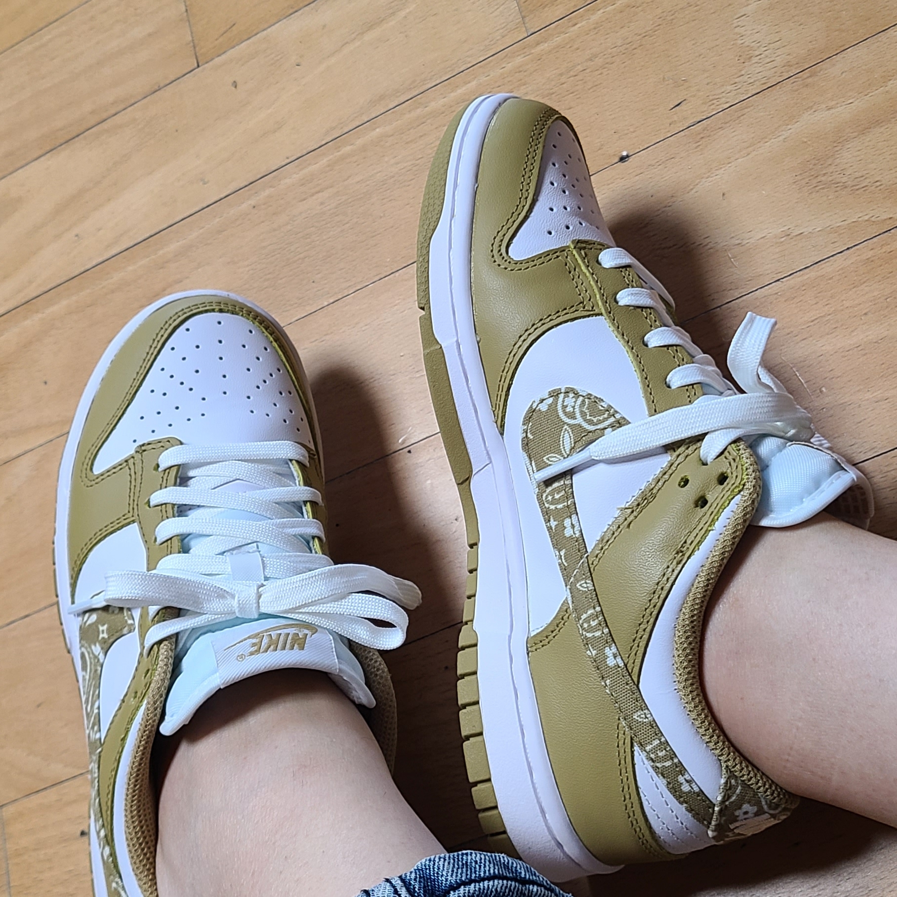 (W) Nike Dunk Low Essential Barley Paisley 착용 스타일 - 3