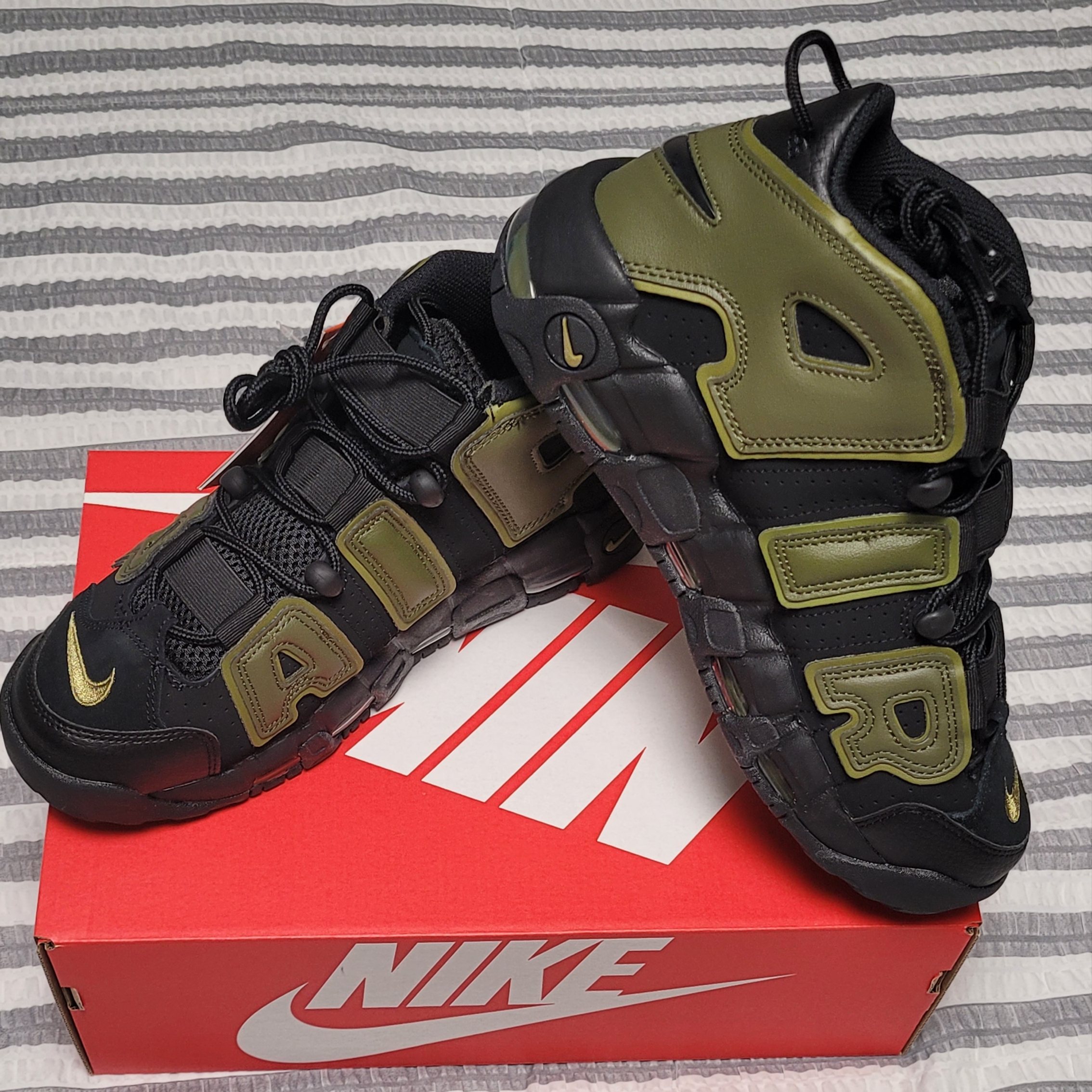 Nike Air More Uptempo 96 Rough Green 착용 스타일 - 3