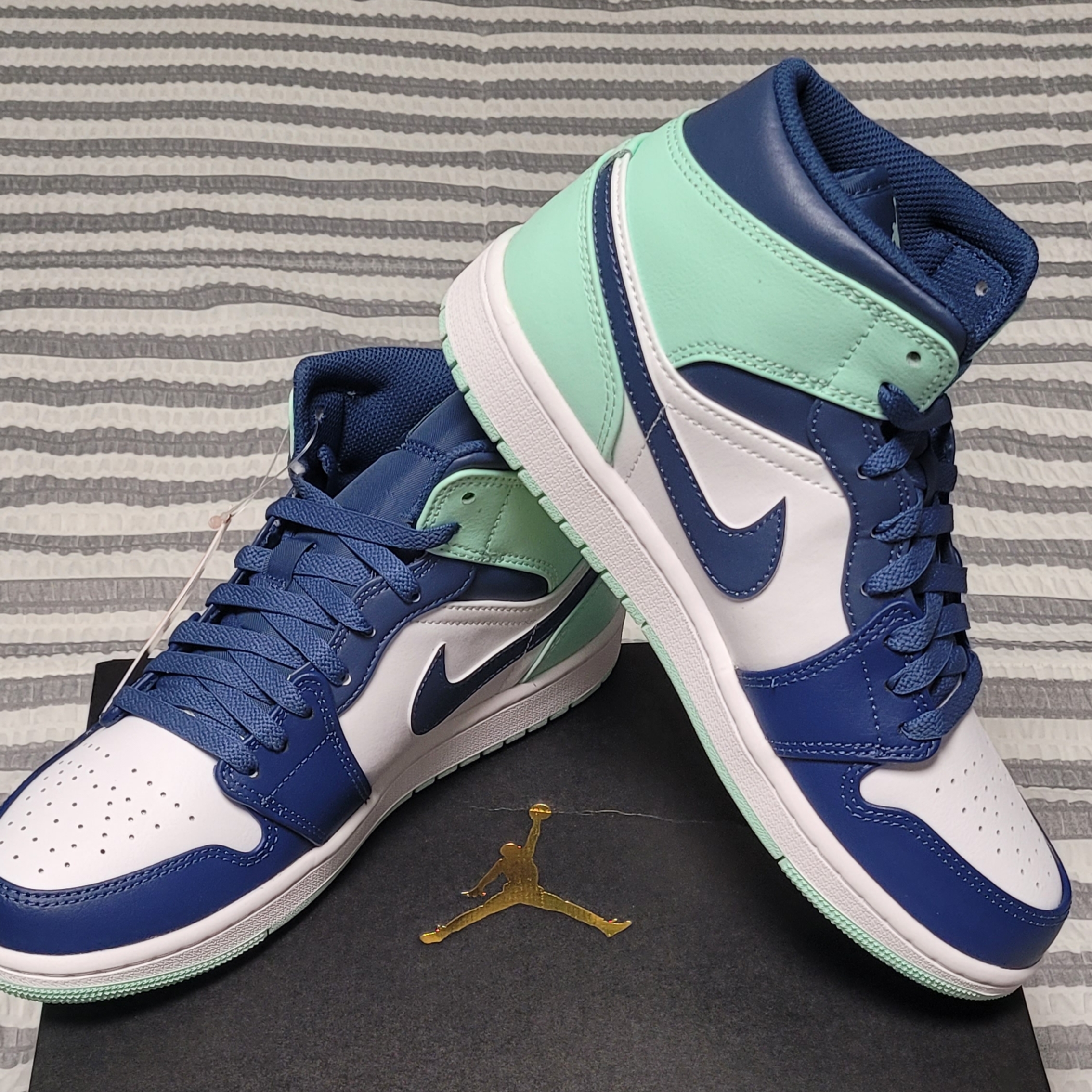 Jordan 1 Mid Blue Mint 착용 스타일 - 2