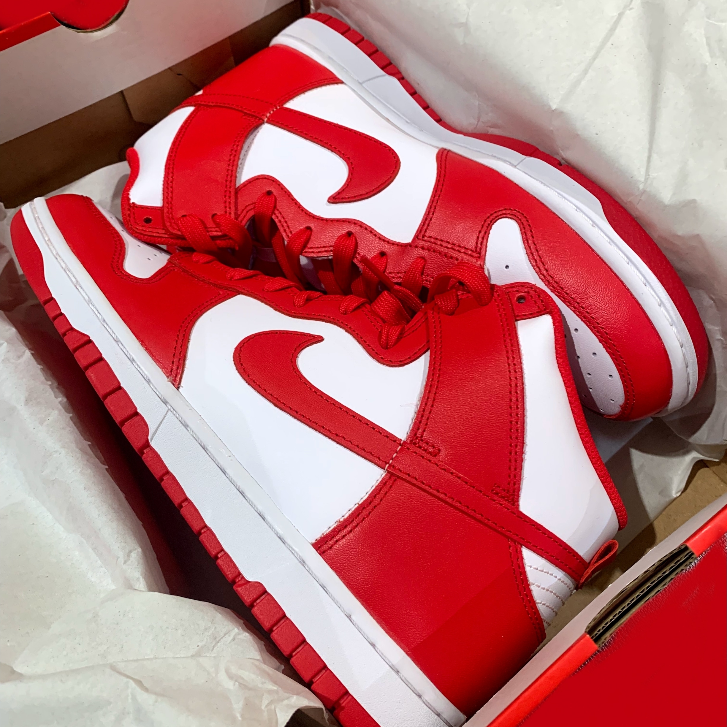 Nike Dunk High Retro Championship White and Red 착용 스타일