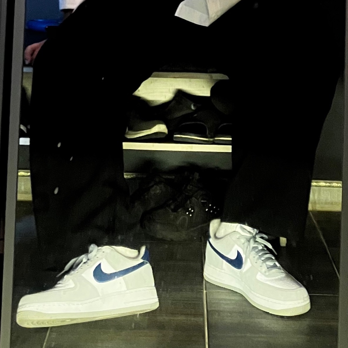 Nike Air Force 1 '07 LV8 Athletic Club Light Smoke Grey Marina 착용 스타일