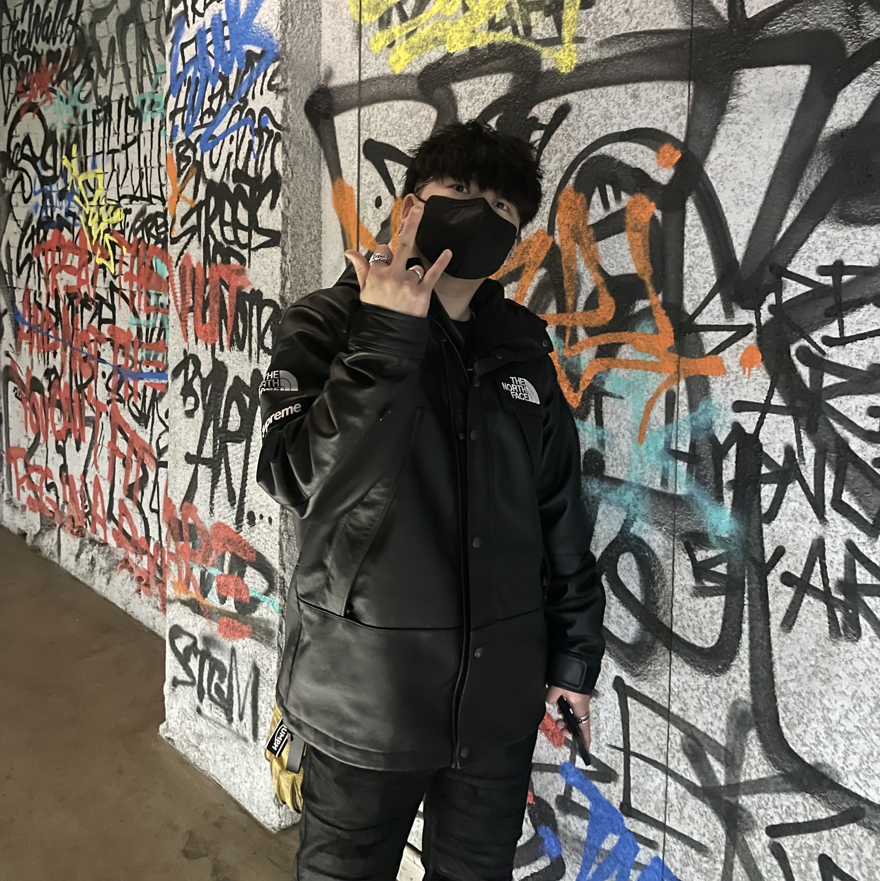 Supreme x The North Face Leather Mountain Parka Black - 18FW 착용 스타일 - 3
