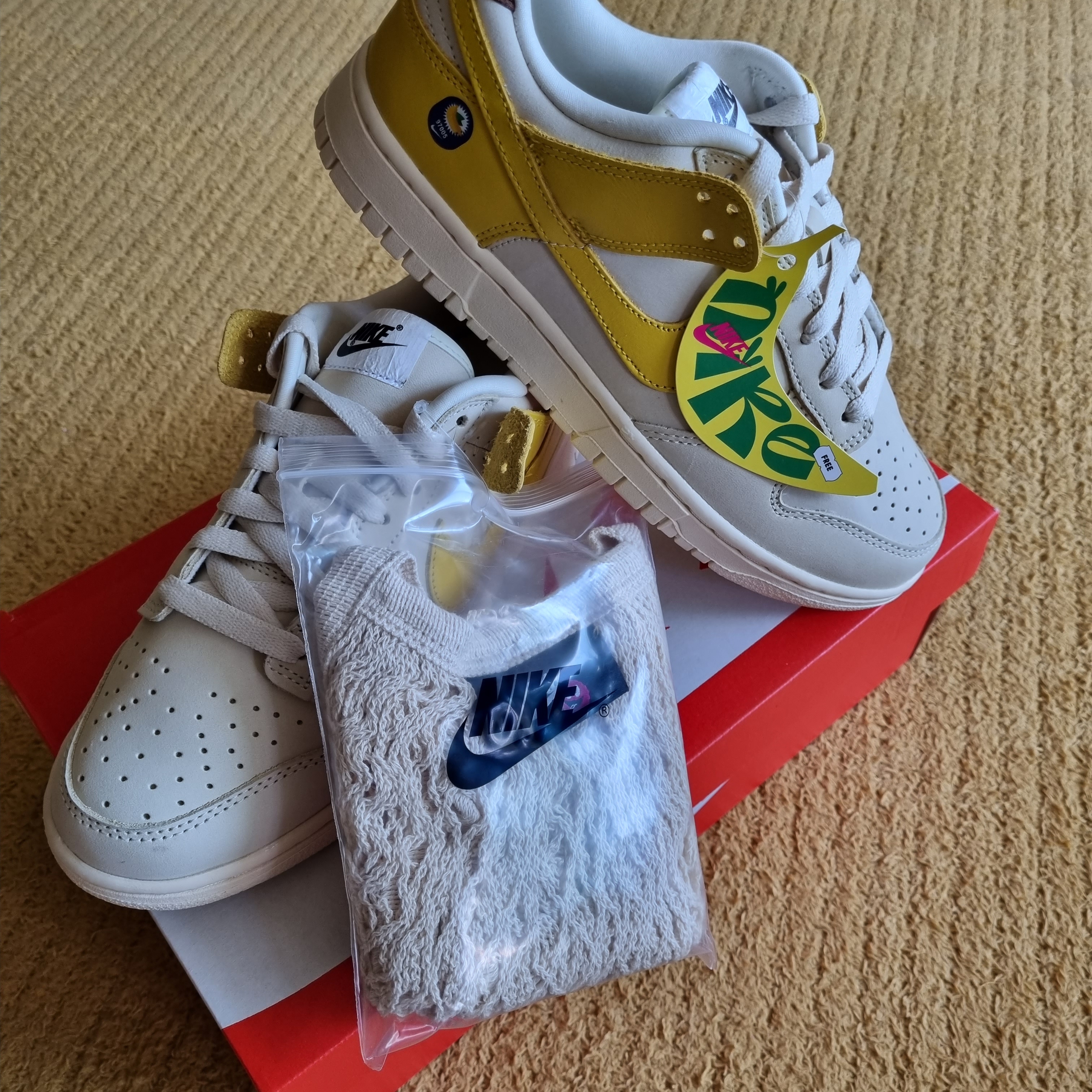 (W) Nike Dunk Low LX Banana 착용 스타일 - 1