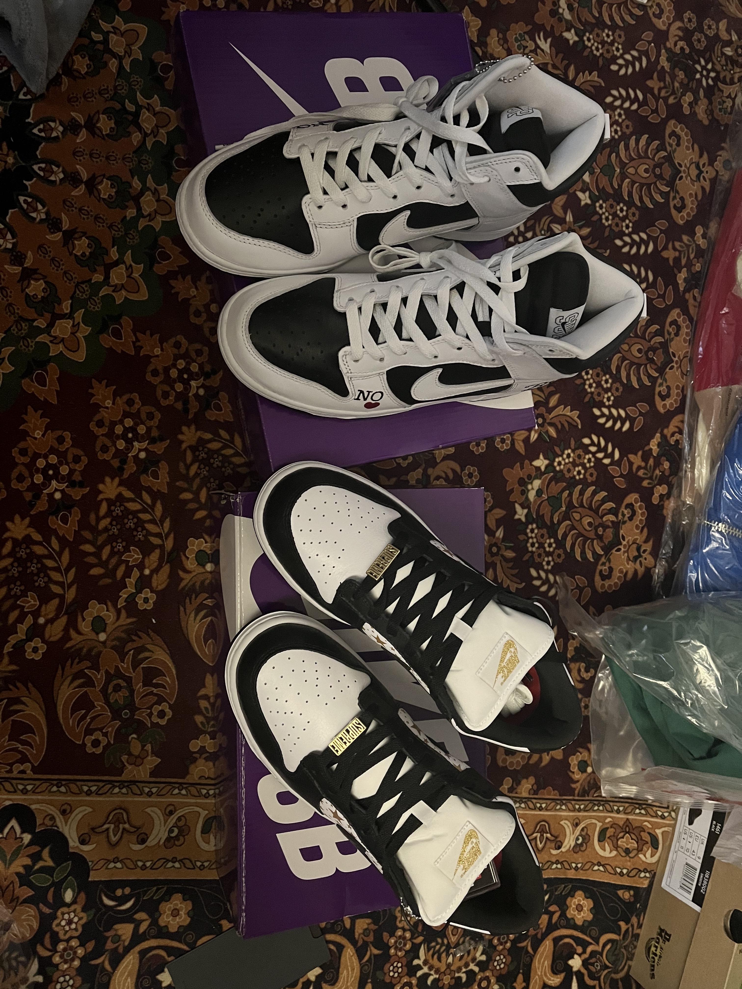 Nike x Supreme SB Dunk High OG QS By Any Means Black White, Nike x Supreme SB Dunk Low Black 착용 스타일
