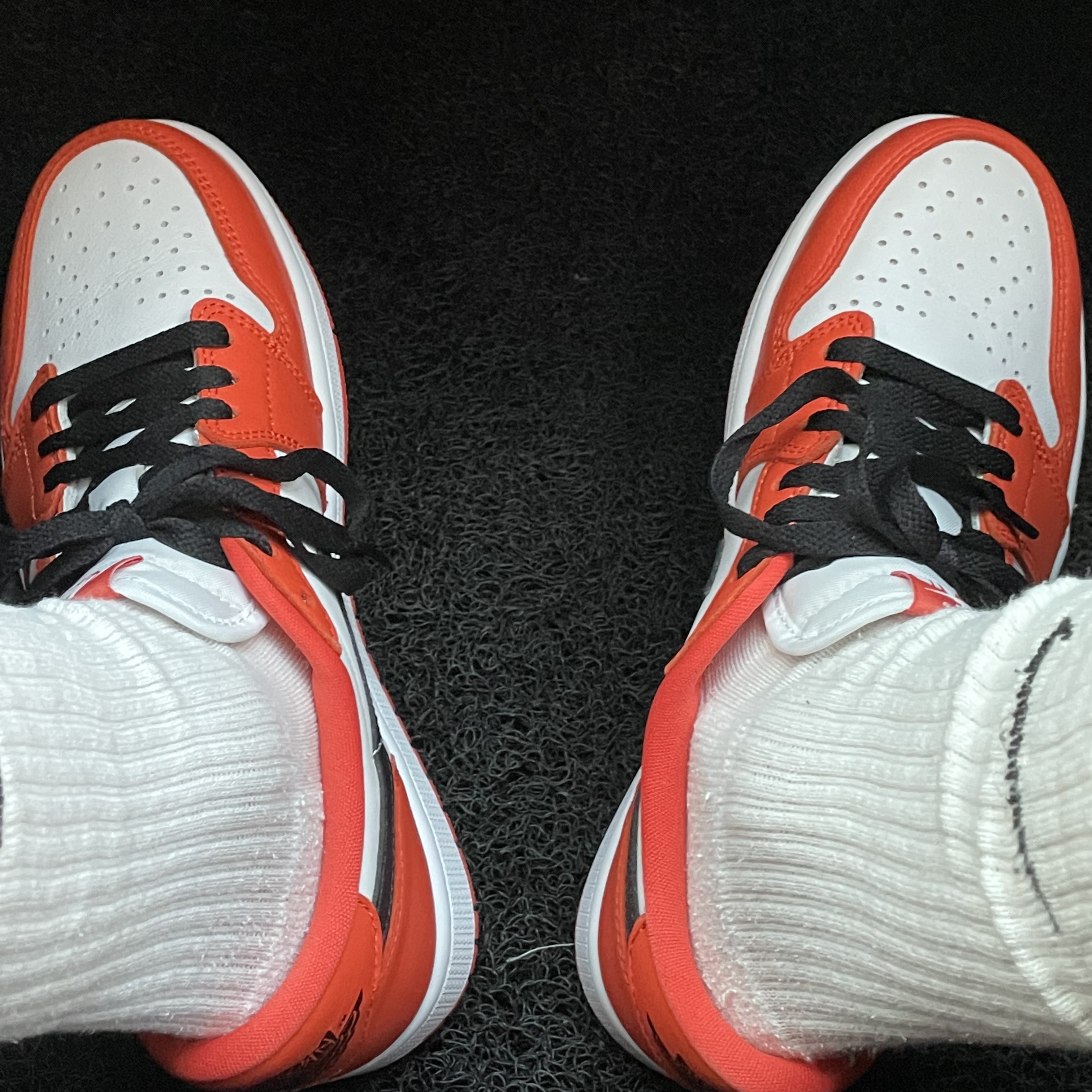 Jordan 1 Low OG Starfish 착용 스타일