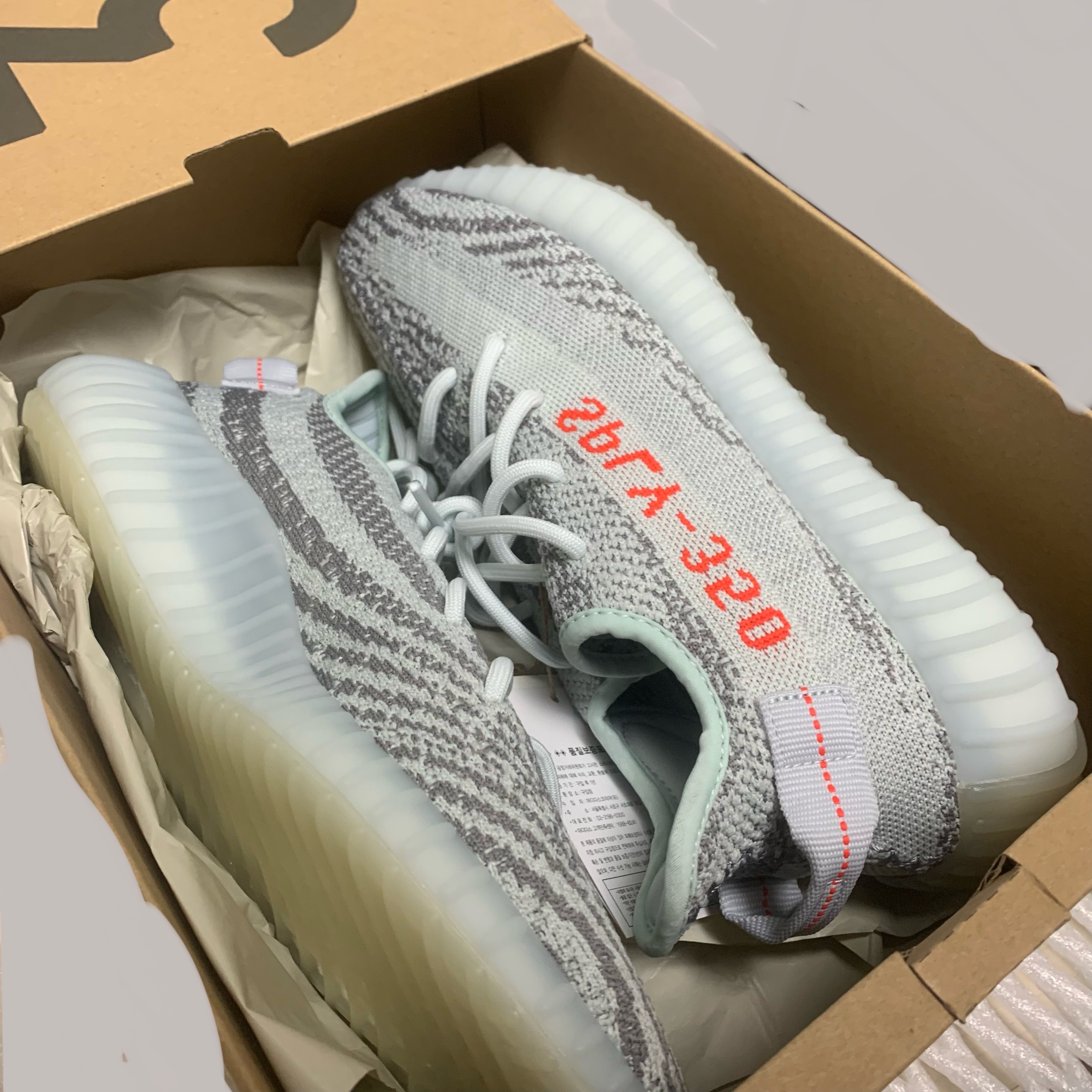 Adidas Yeezy Boost 350 V2 Blue Tint 2017 착용 스타일