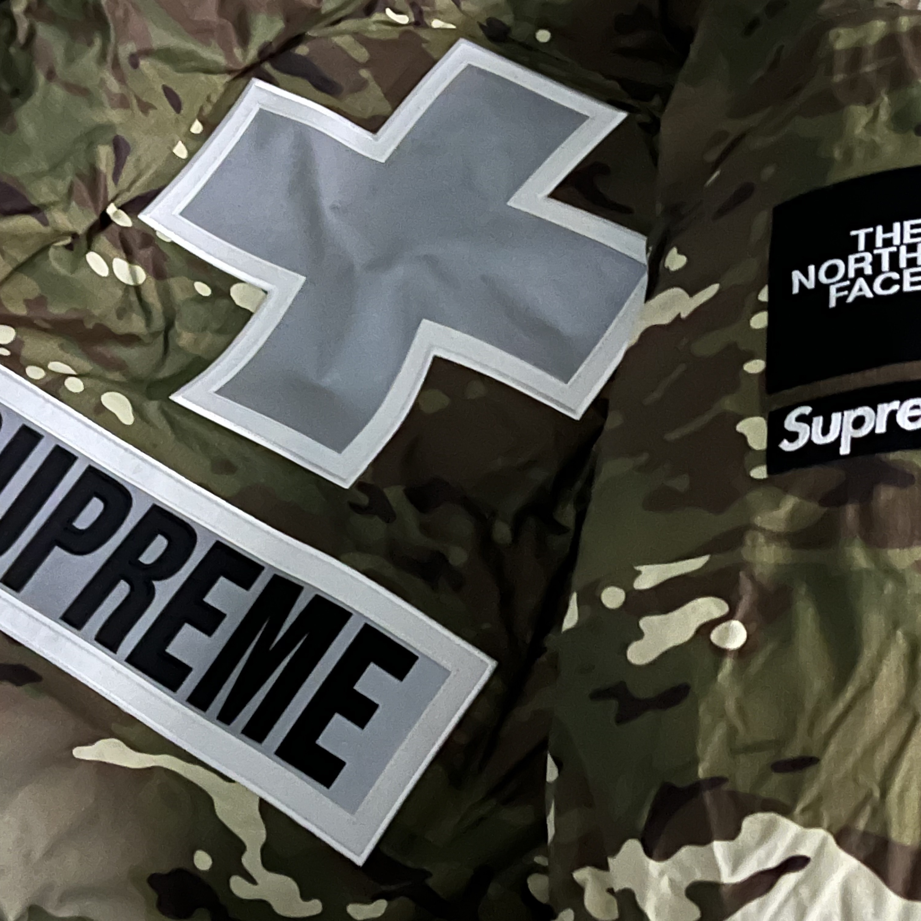 Supreme x The North Face Summit Series Rescue Baltoro Jacket Multi Camo - 22SS 착용 스타일 - 1