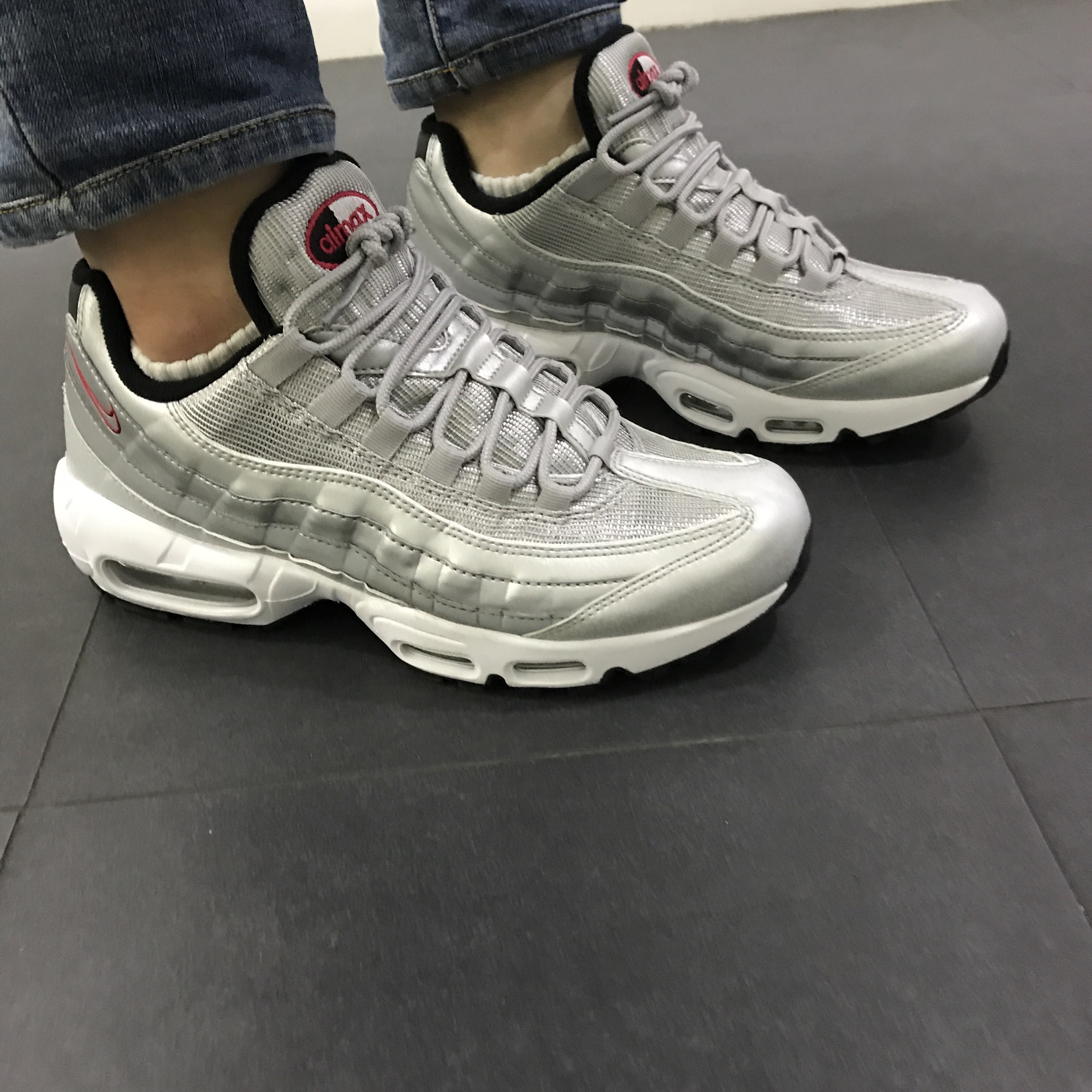 Nike Air Max 95 Silver Bullet 착용 스타일