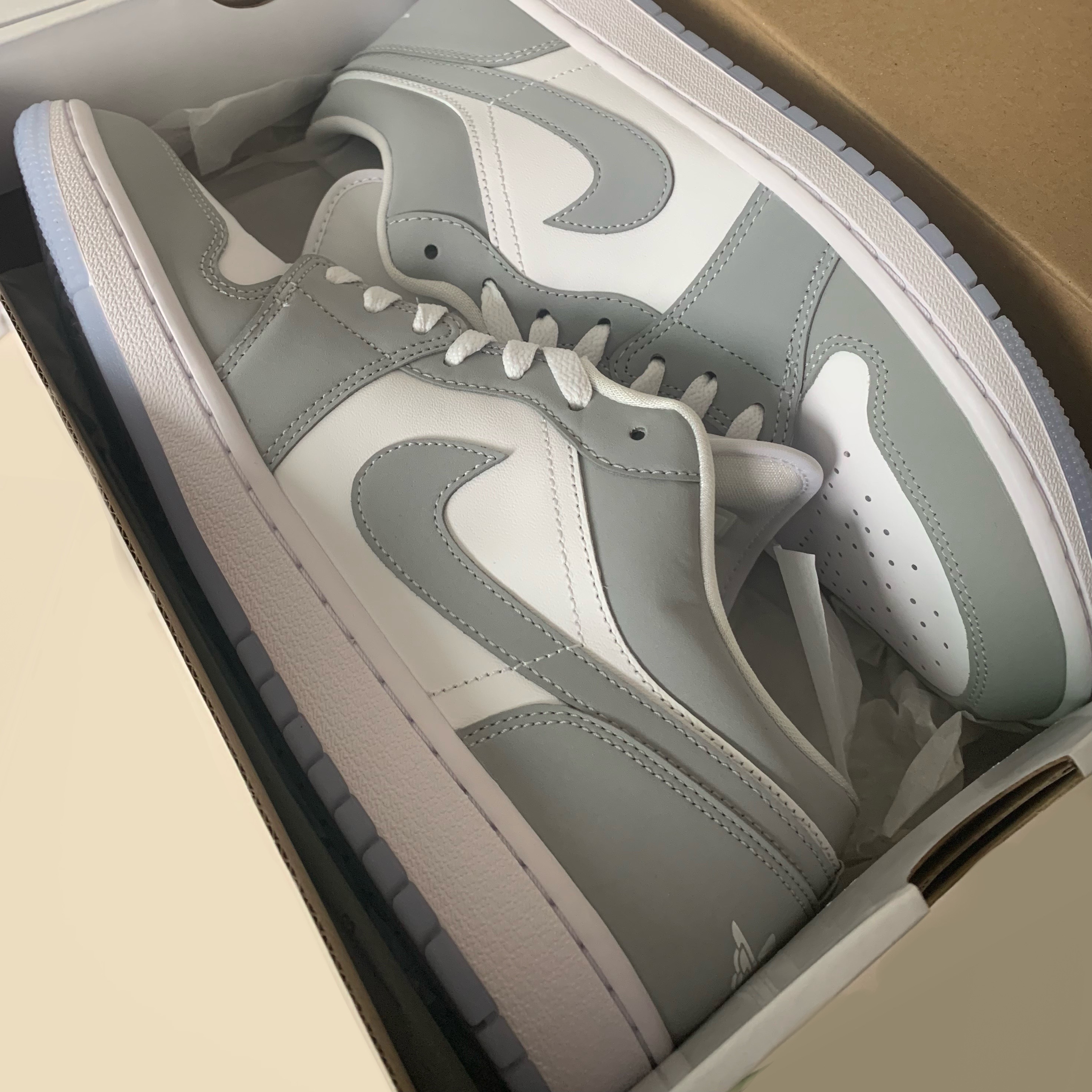 (W) Jordan 1 Low White Wolf Grey 착용 스타일