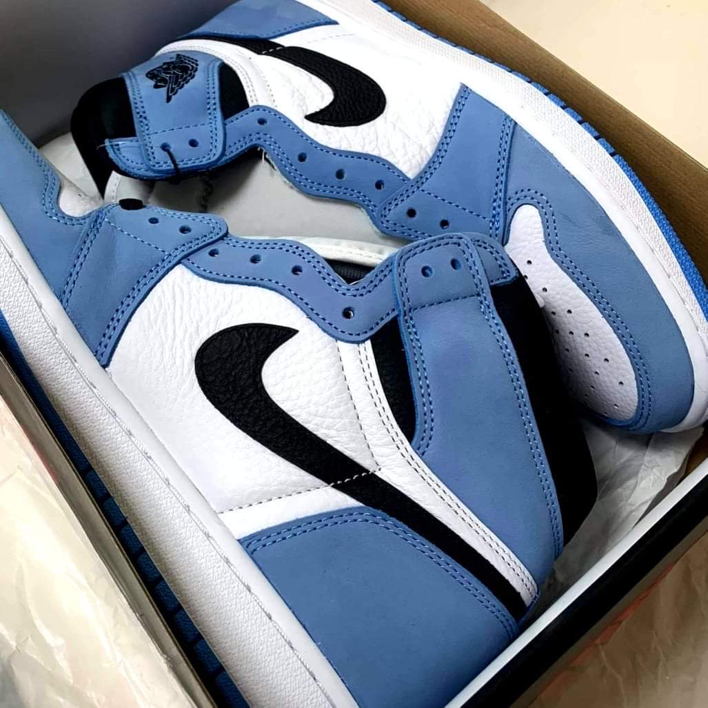 Jordan 1 Retro High OG University Blue 착용 스타일