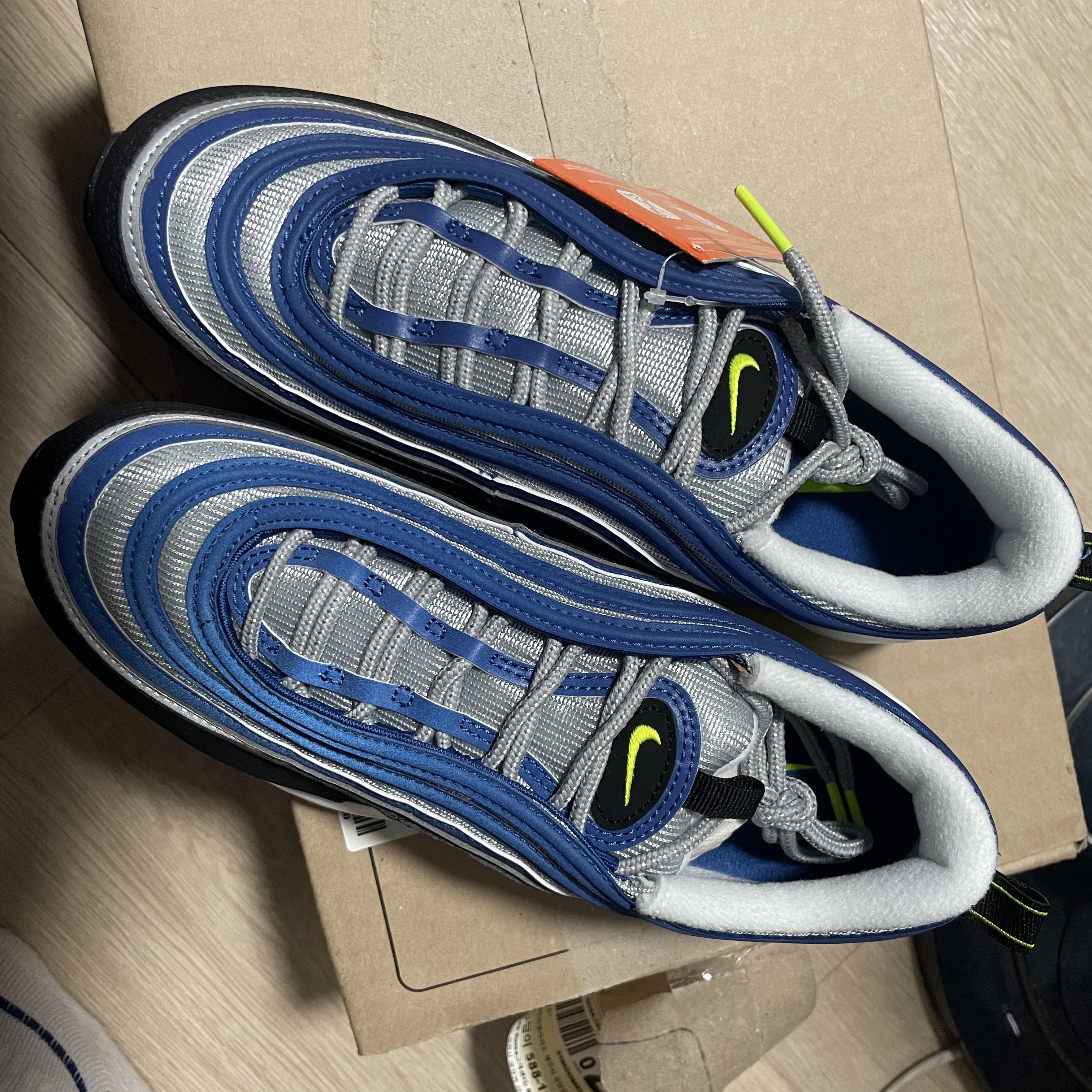 Nike Air Max 97 OG Atlantic Blue and Voltage Yellow 착용 스타일 - 2