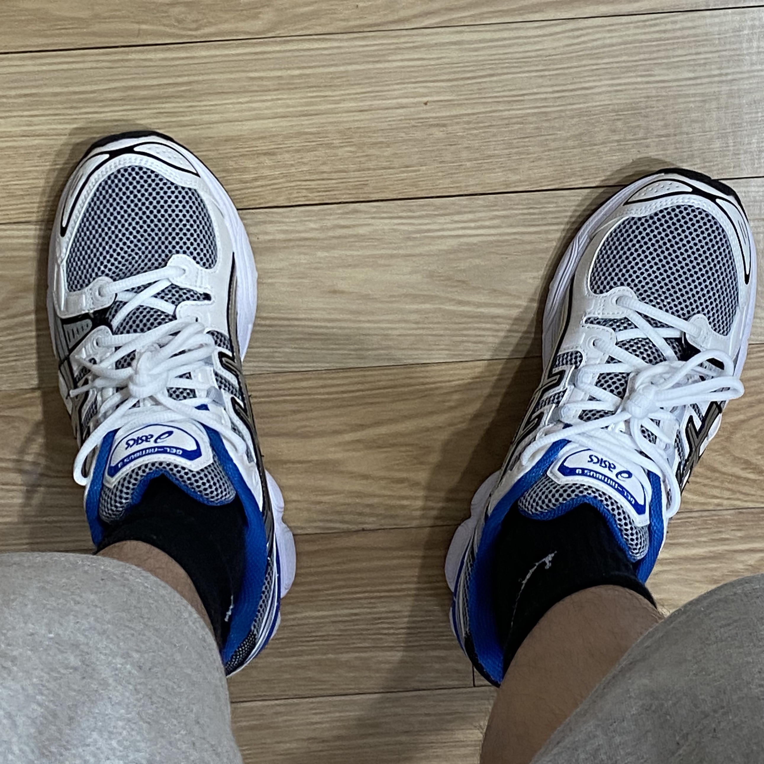 Asics Gel-Nimbus 9 White Lake Drive 착용 스타일