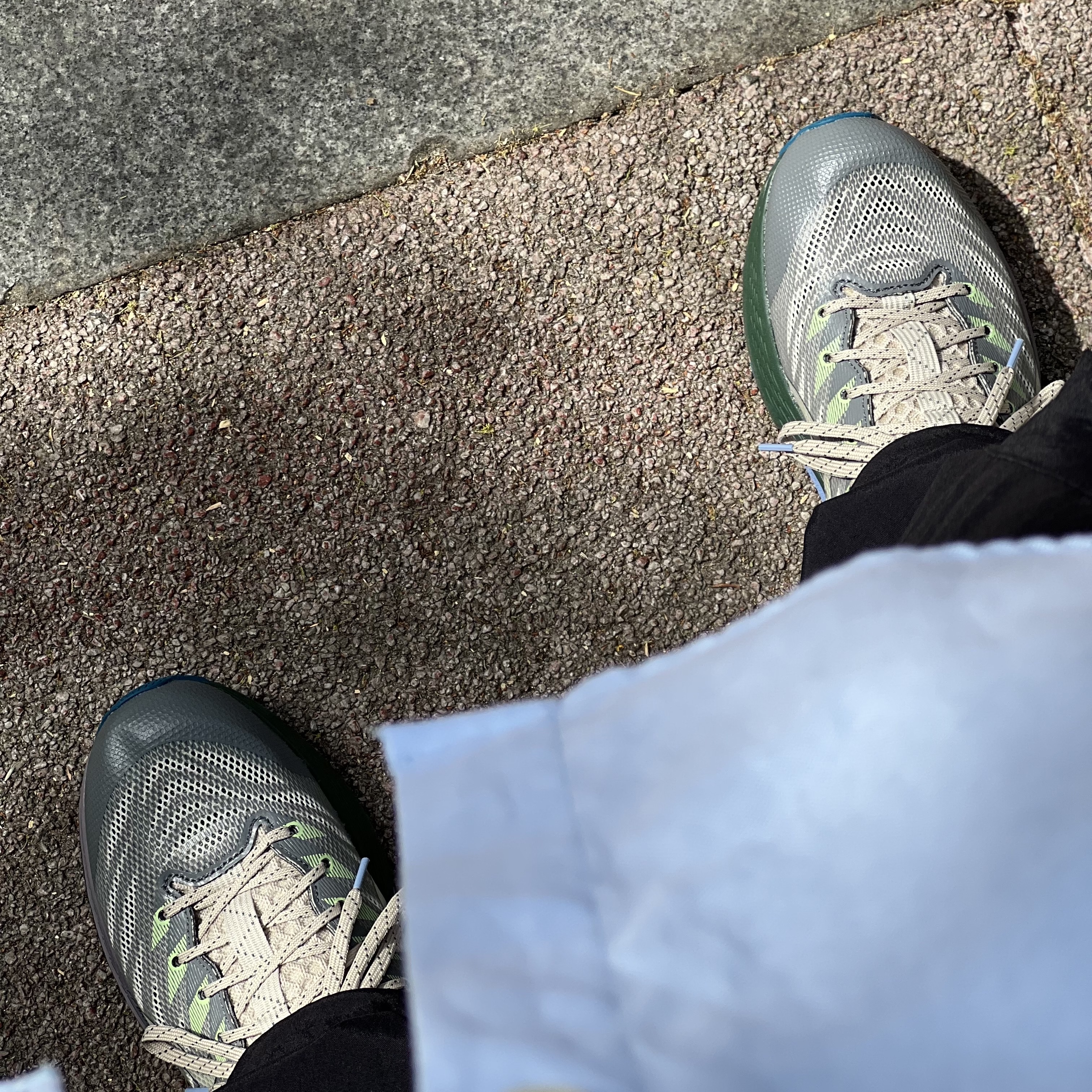(W) Asics FN3-S Gel-Kayano 28 Gargoyle Fog 착용 스타일 - 2