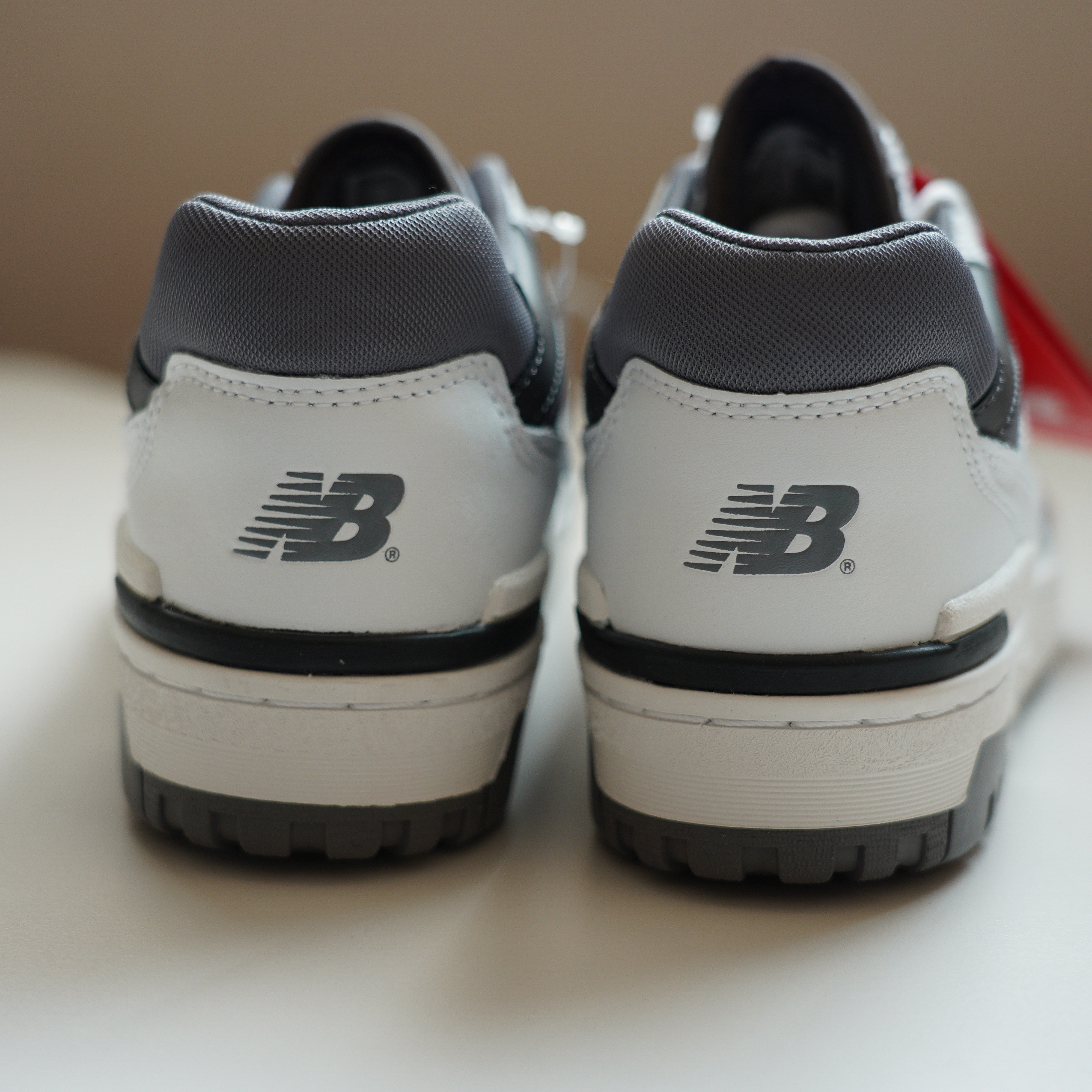 New Balance 550 White Grey Dark Grey - 2E Wide 착용 스타일 - 2