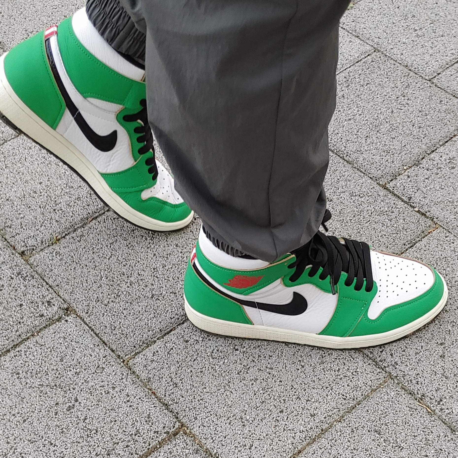 (W) Jordan 1 Retro High OG Lucky Green 착용 스타일 - 2
