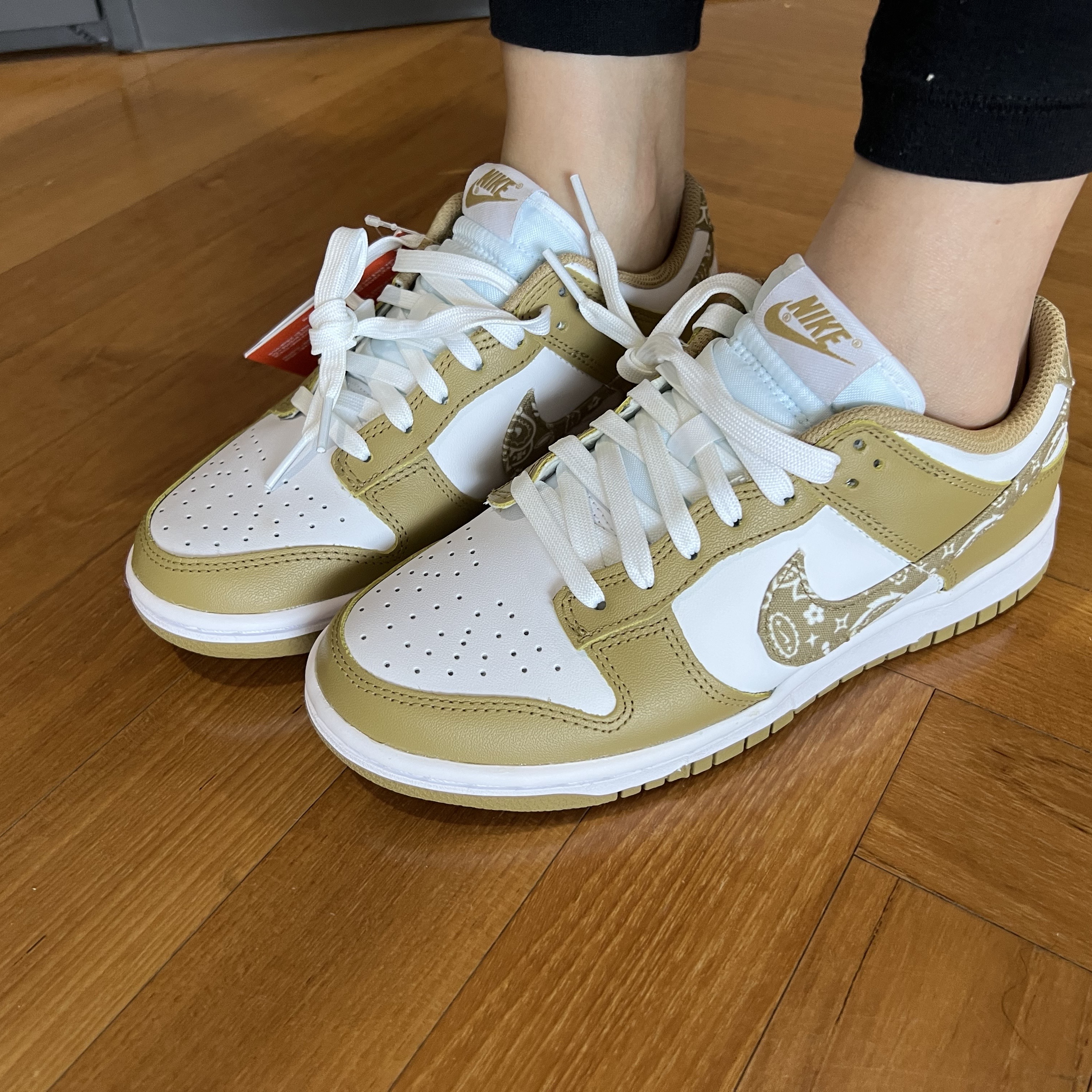 (W) Nike Dunk Low Essential Barley Paisley 착용 스타일