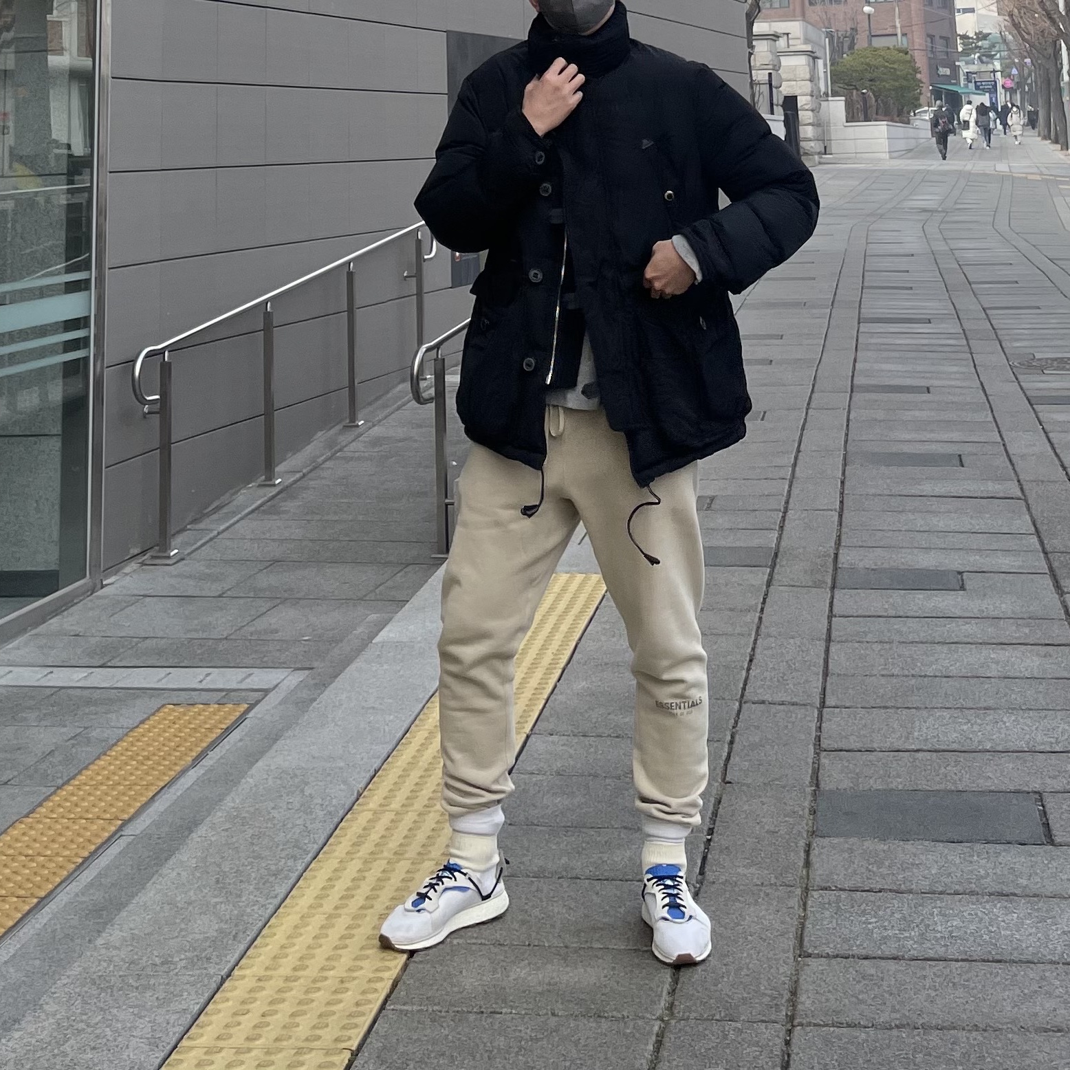 Essentials The Core Collection Sweatpants Tan 착용 스타일 - 2