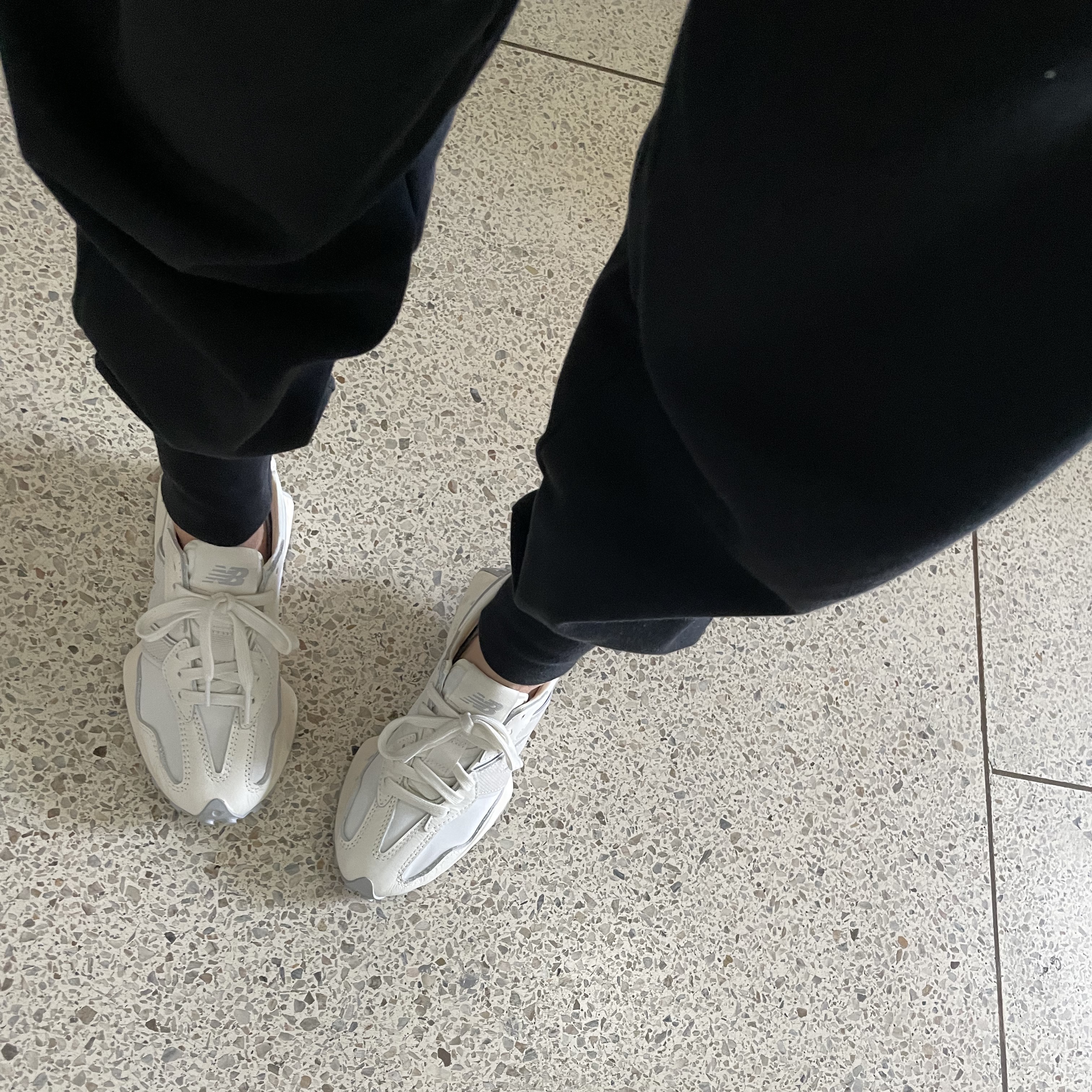 New Balance 327 Shifted White Pack 착용 스타일 - 2