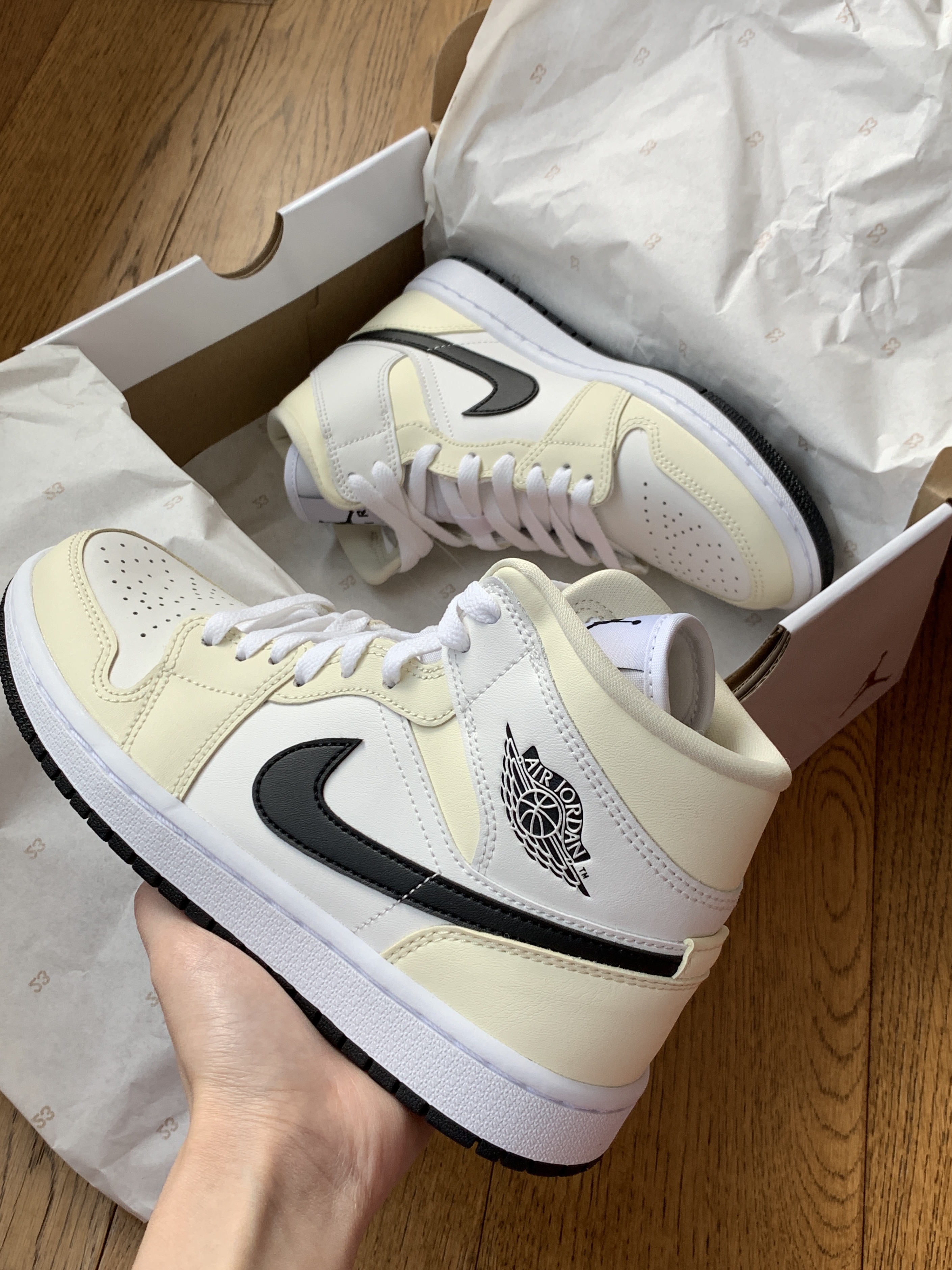 (W) Jordan 1 Mid Coconut Milk 착용 스타일
