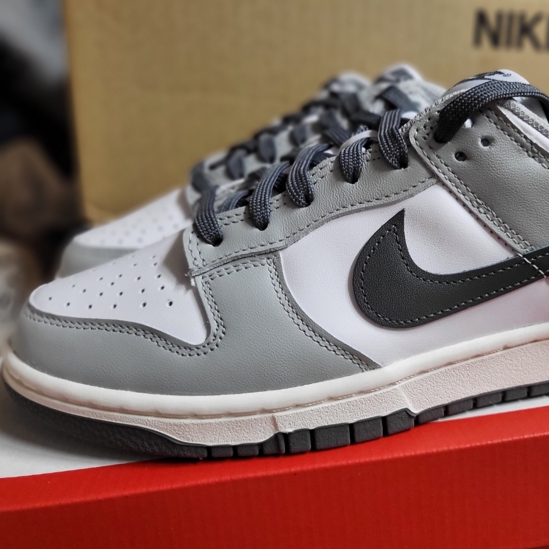 (W) Nike Dunk Low Light Smoke Grey 착용 스타일 - 1
