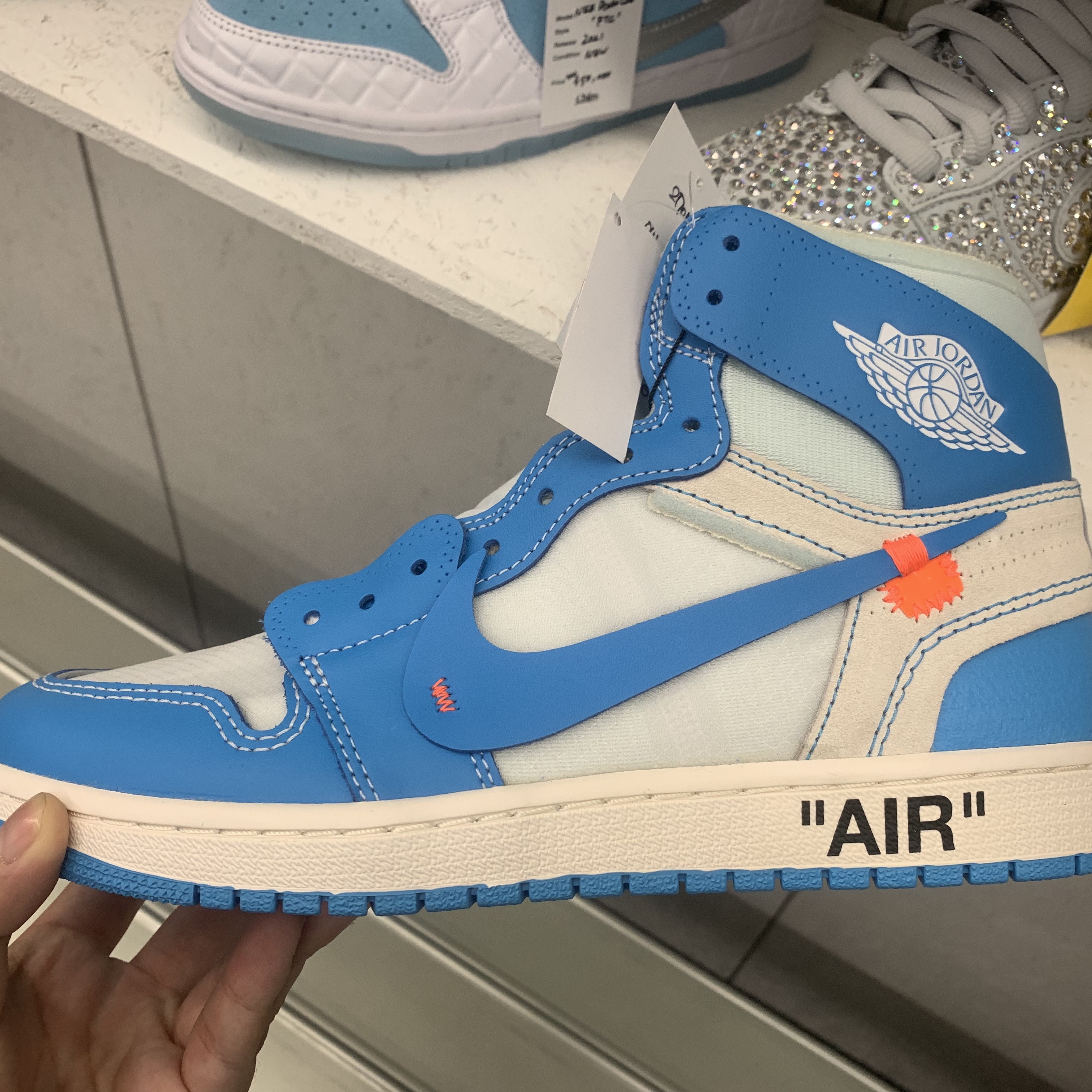 Jordan 1 x Off-White Retro High University Blue 착용 스타일