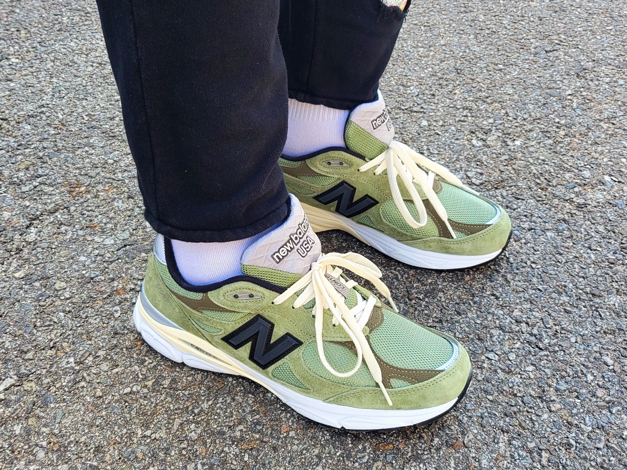 New Balance x JJJJound 990v3 Olive 착용 스타일 - 1