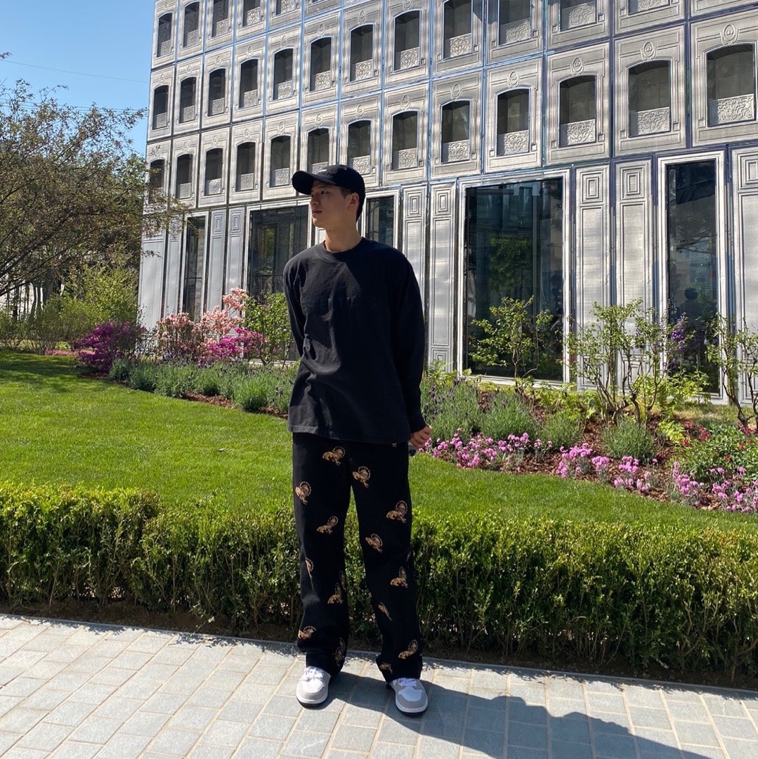 Jordan 1 Retro High OG Light Smoke Grey, Essentials Pull-Over Crewneck Sweatshirt Black - 21SS 착용 스타일