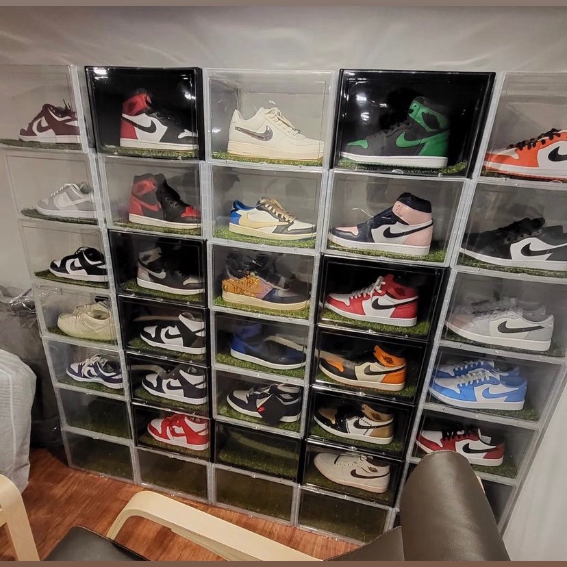 Nike x Travis Scott Air Force 1 Low Cactus Jack, Jordan 1 x A Ma Maniere Retro High OG SP Sail and Burgundy 착용 스타일 - 1