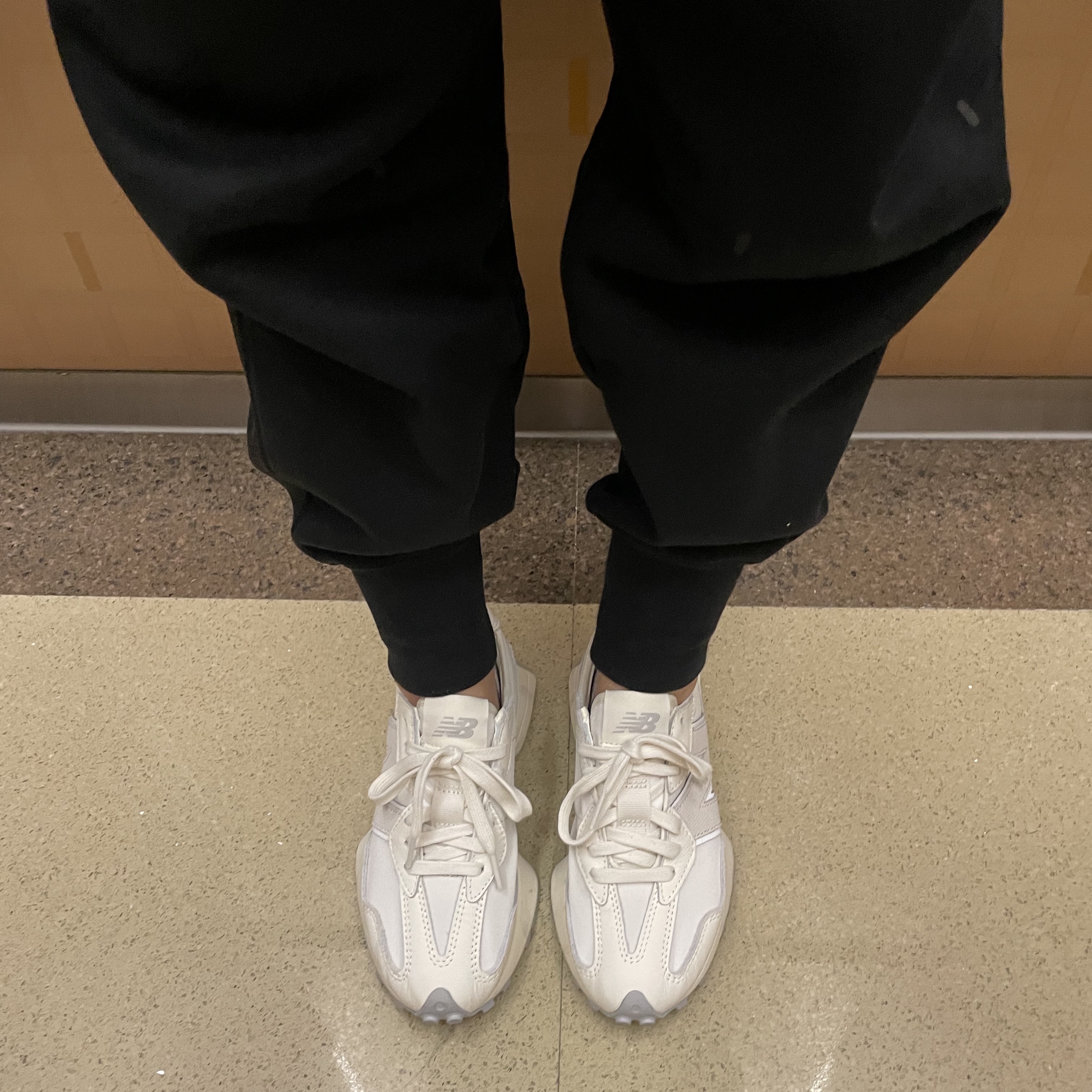 New Balance 327 Shifted White Pack 착용 스타일 - 3