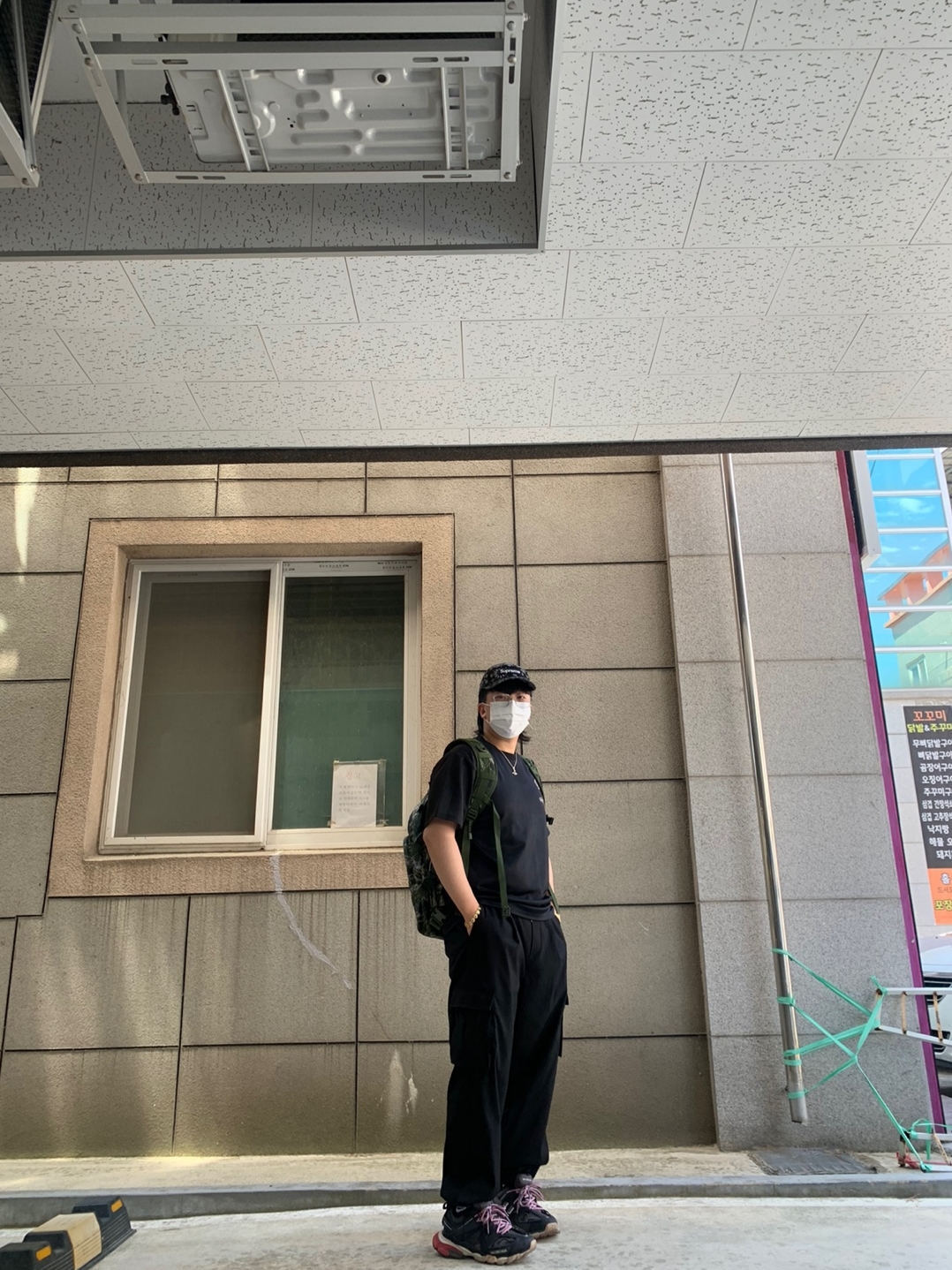 Balenciaga Track Sneakers Black Red 2019, Supreme Bandana Camp Cap Black - 21SS 착용 스타일 - 3