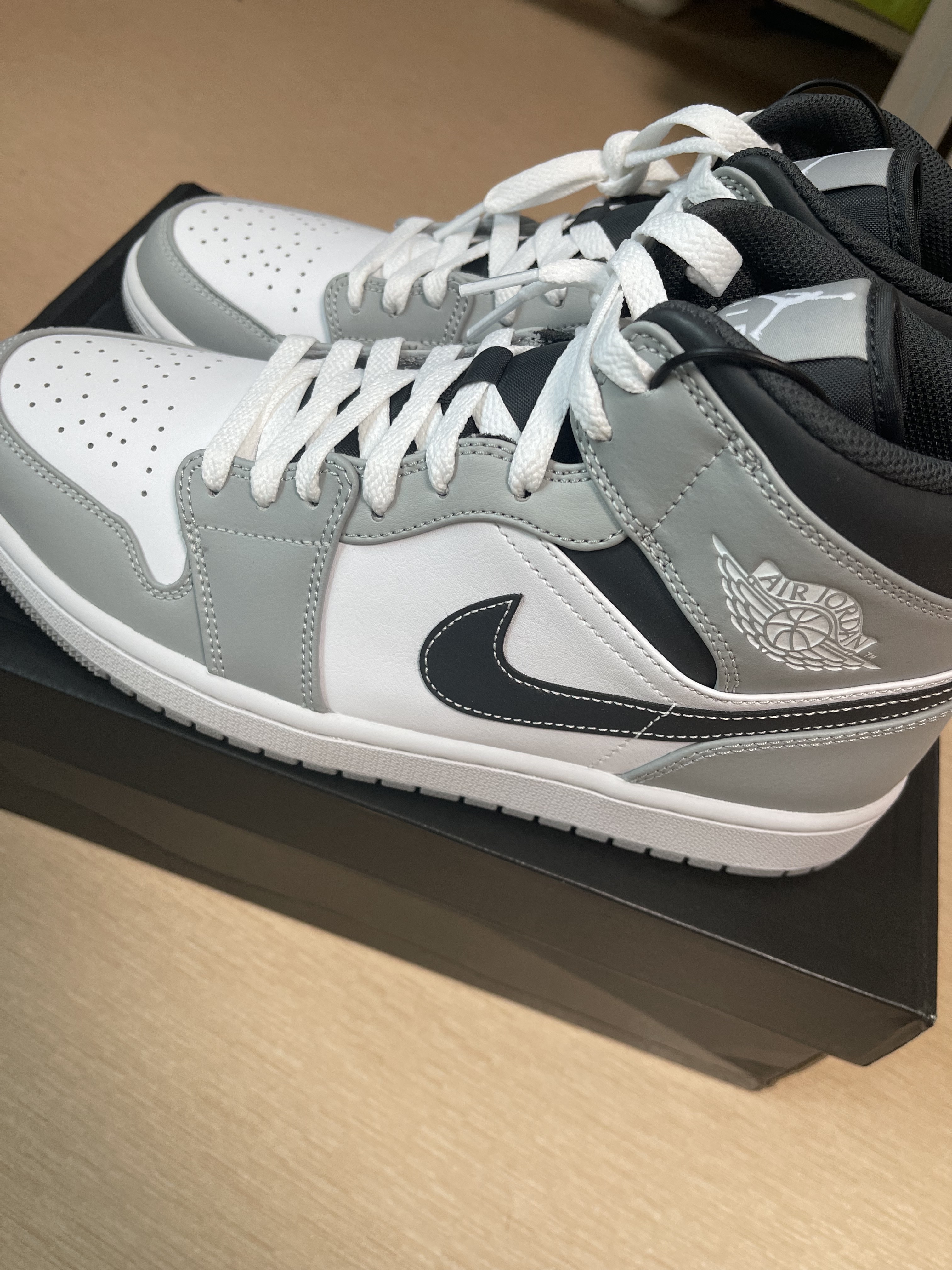 Jordan 1 Mid Light Smoke Grey Anthracite 착용 스타일
