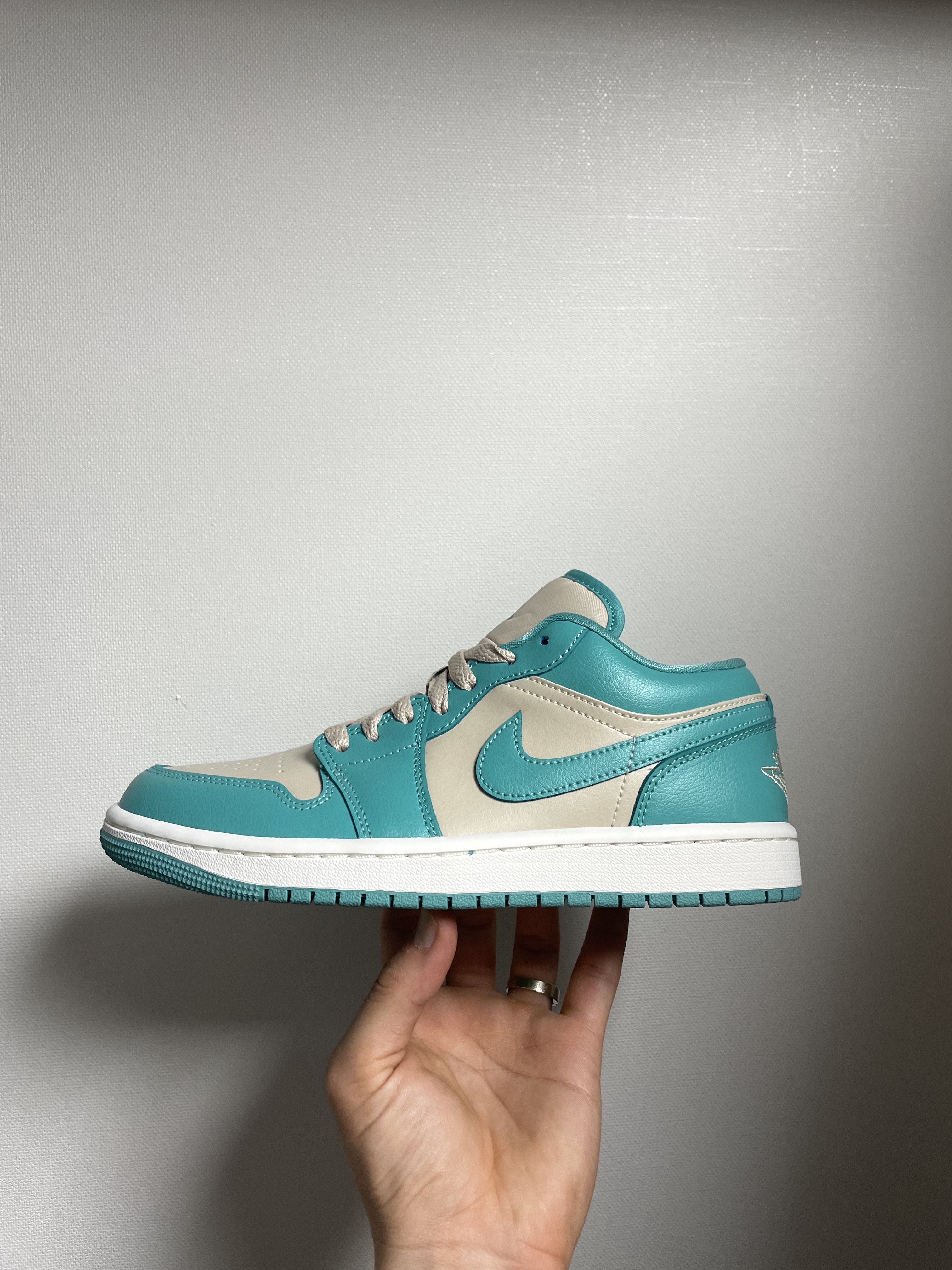 (W) Jordan 1 Low Sanddrift Washed Teal 착용 스타일 - 1