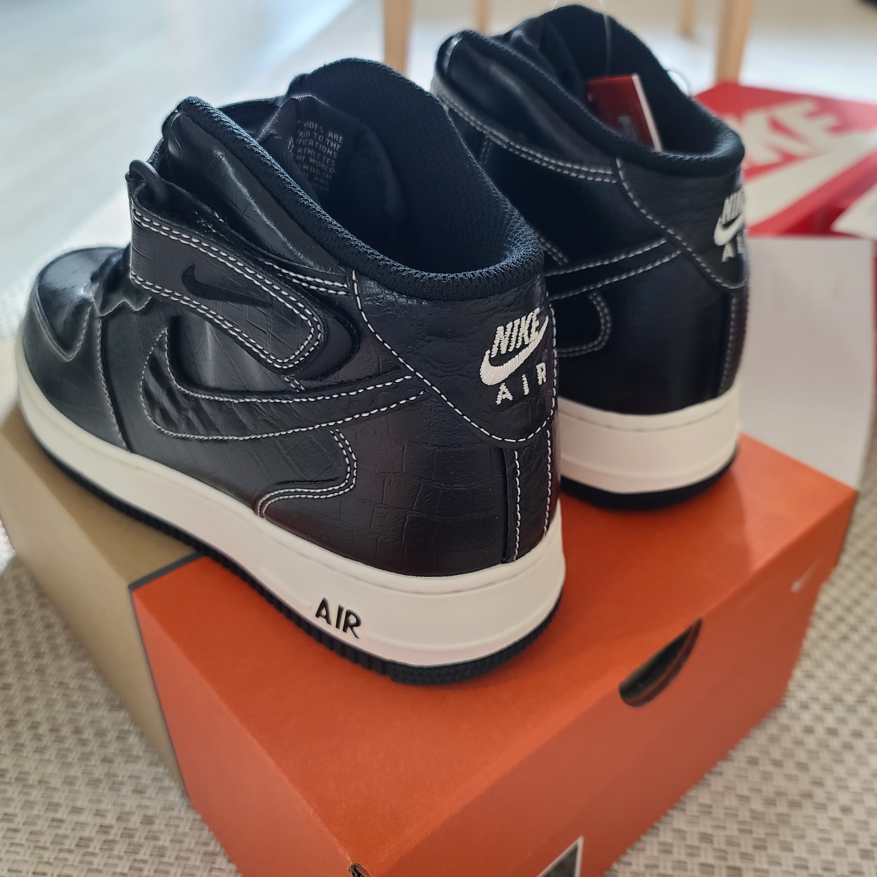 Nike Air Force 1 Mid '07 LX Our Force 1 착용 스타일 - 2