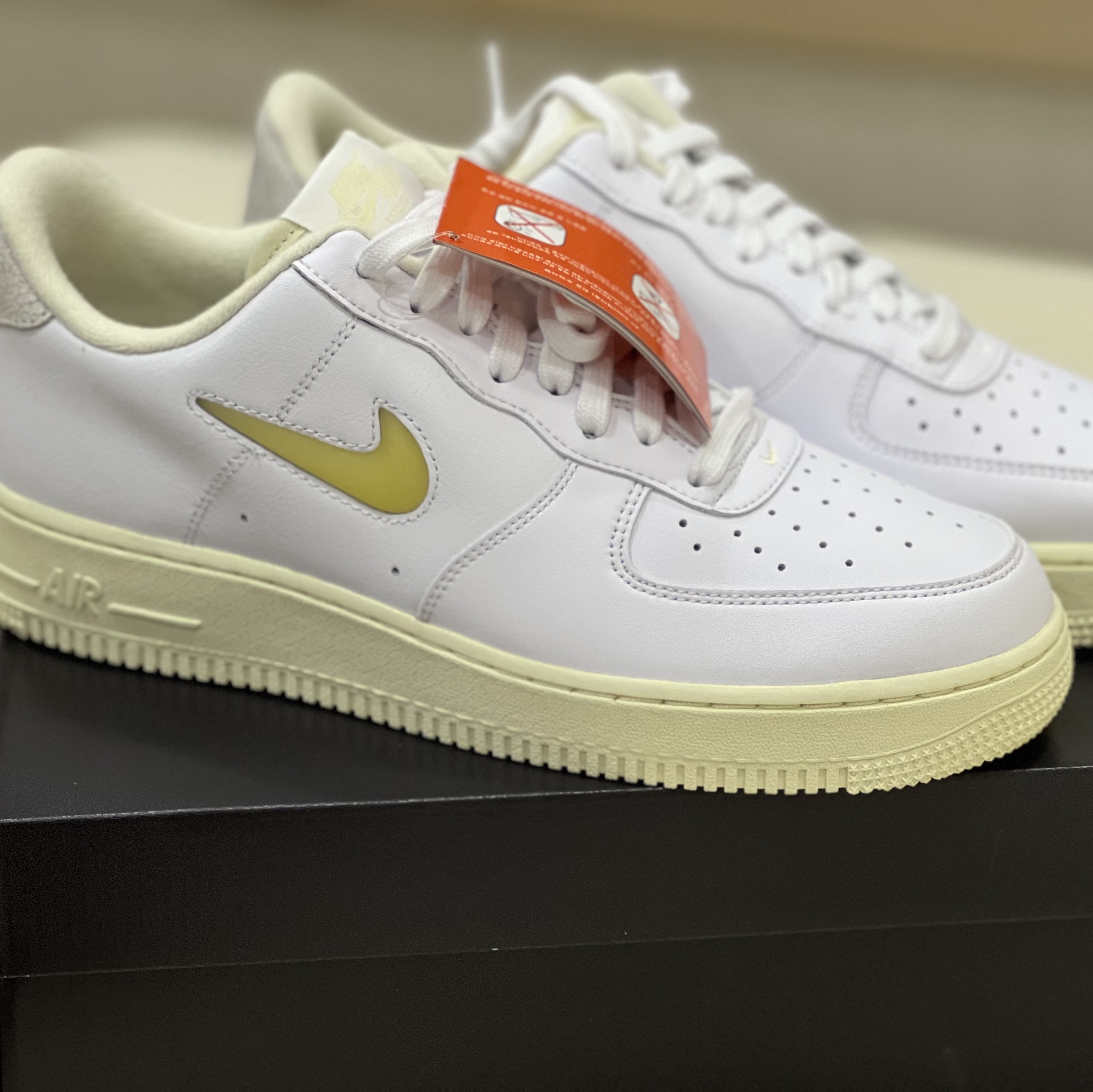Nike Air Force 1 '07 LX Pale Vanilla 착용 스타일