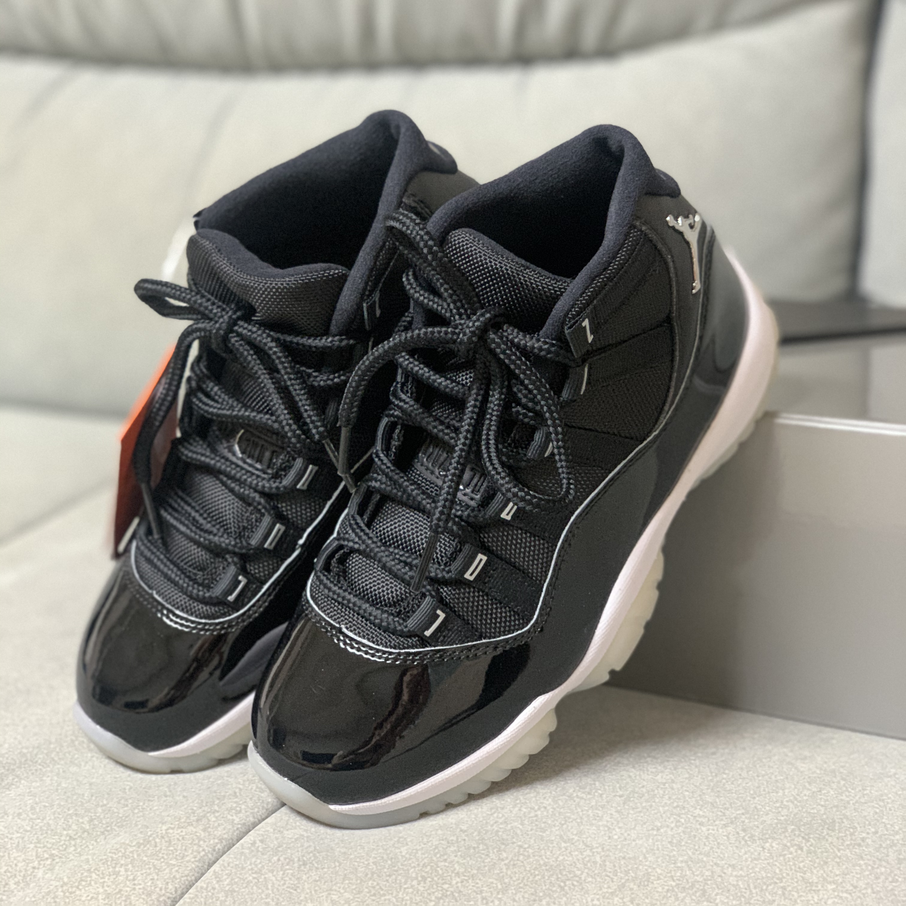 (W) Jordan 11 Retro Jubilee 착용 스타일 - 1