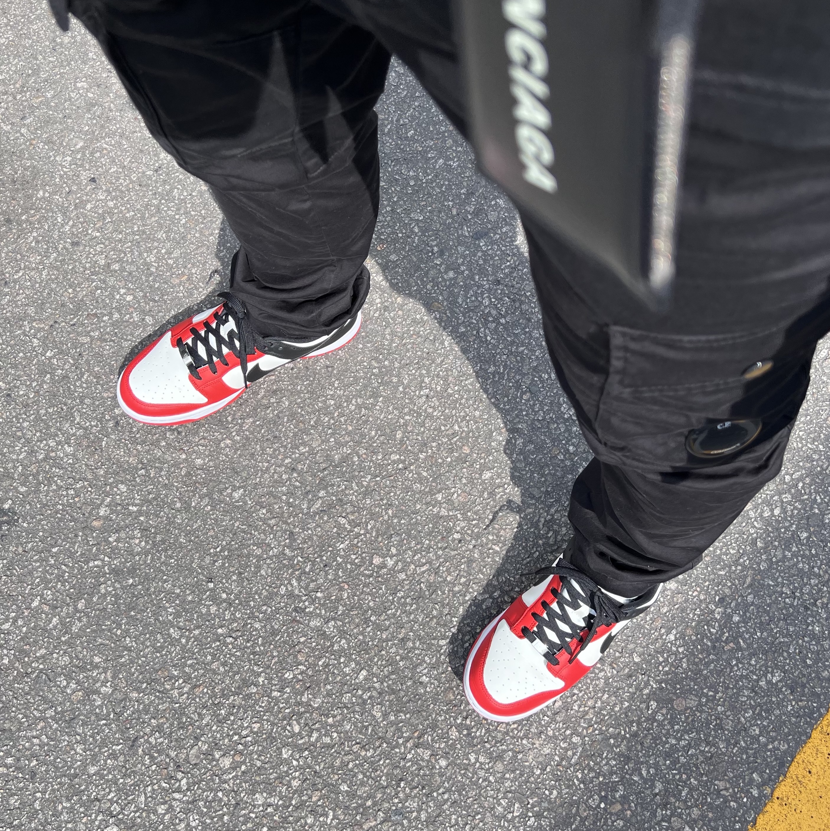 Balenciaga Cash Keyring Card Case Black Silver, Nike x NBA Dunk Low Retro EMB Black and Chile Red 착용 스타일