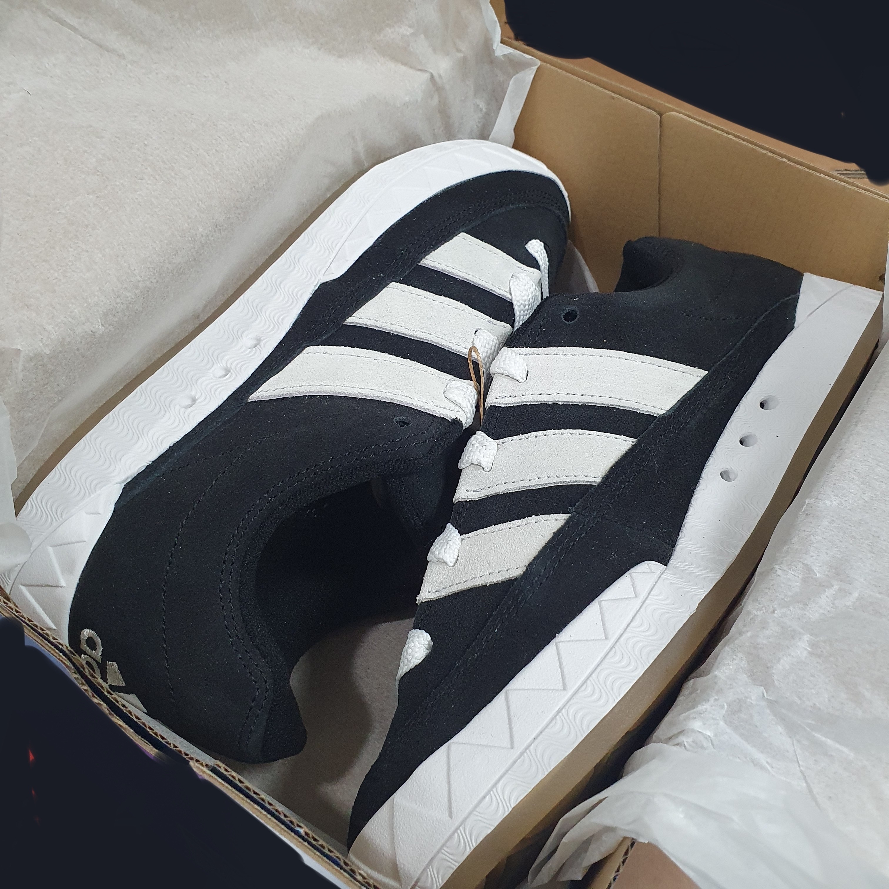 Adidas Adimatic Core Black 착용 스타일