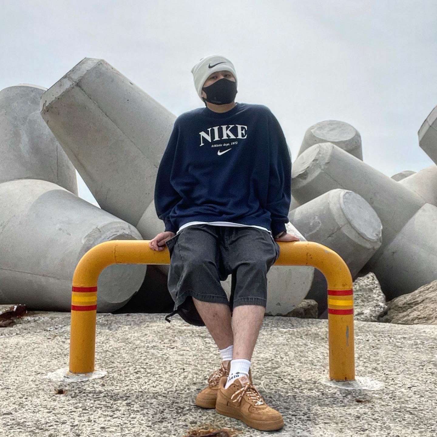 Nike x Supreme Air Force 1 Low Flax, Nike x Stussy Cuff Beanie White 착용 스타일