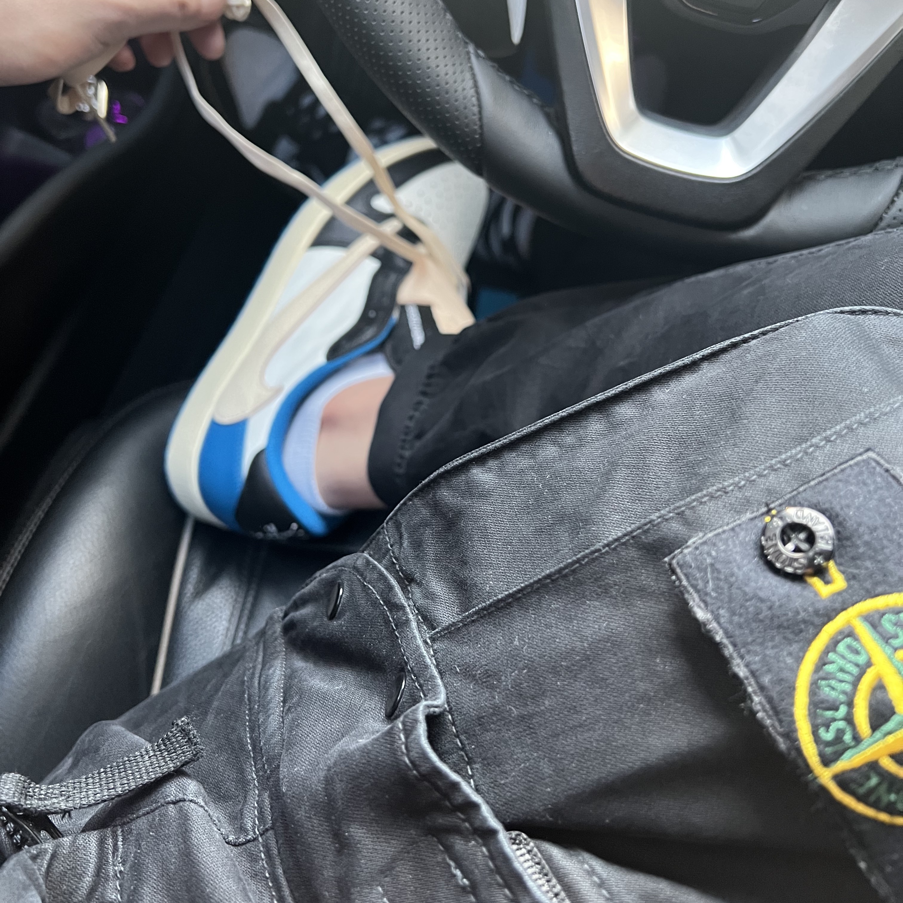 Jordan 1 x Travis Scott x Fragment Retro Low OG SP Military Blue, Stone Island 313L1 Old Dye Treatment Cargo Pants Black - 21FW 착용 스타일 - 2