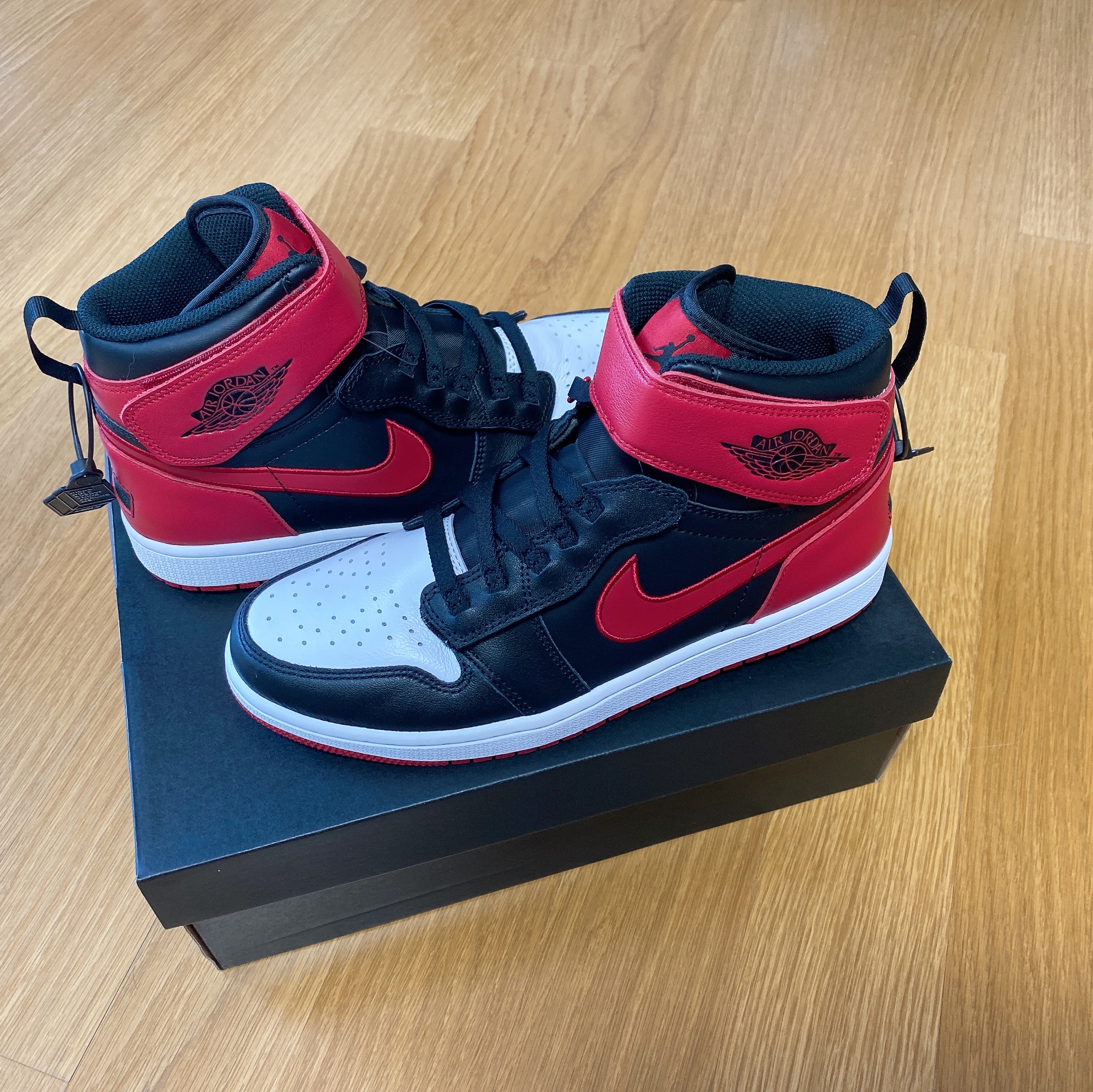 Jordan 1 High FlyEase Bred White Toe 착용 스타일 - 3