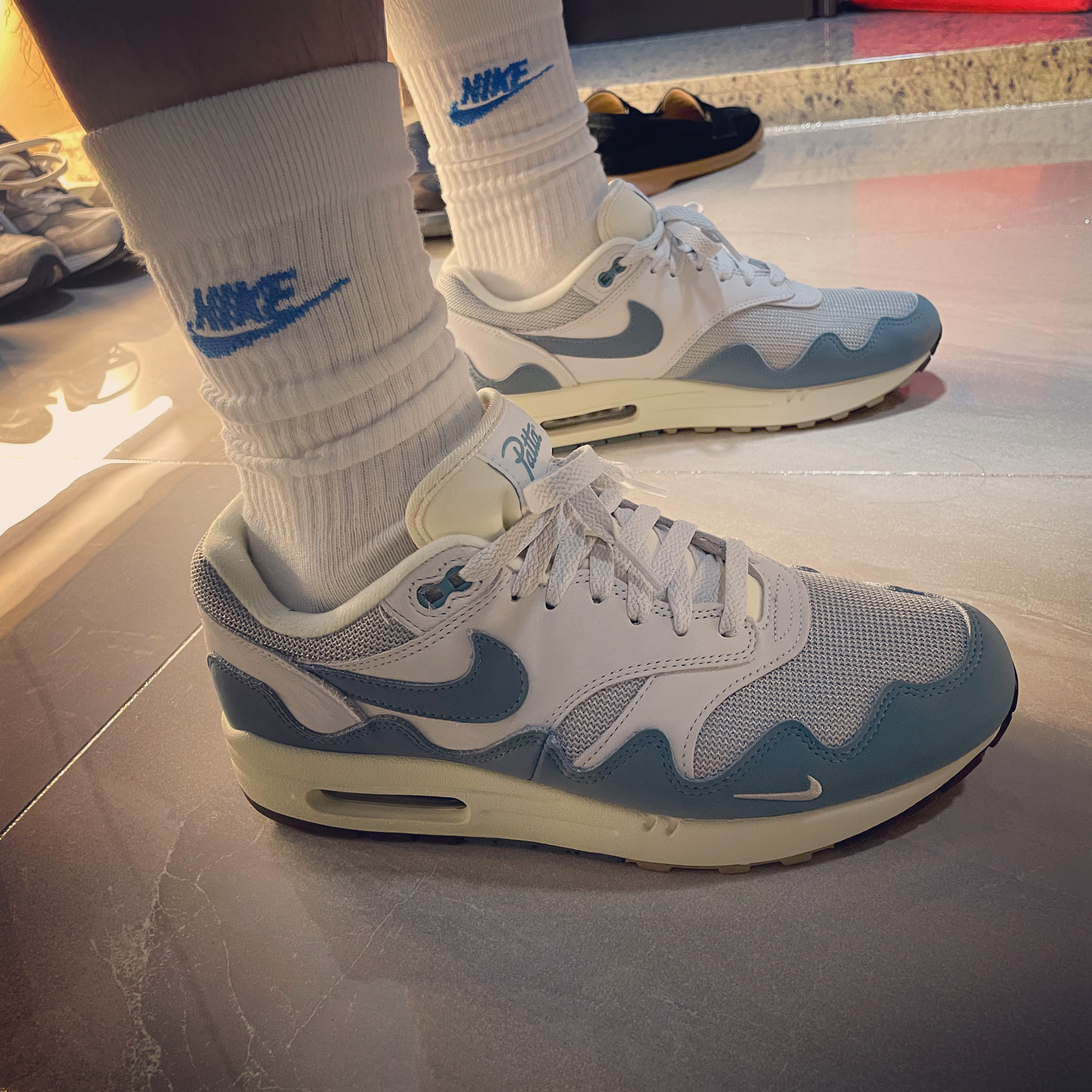 Nike x Patta Air Max 1 Noise Aqua 착용 스타일