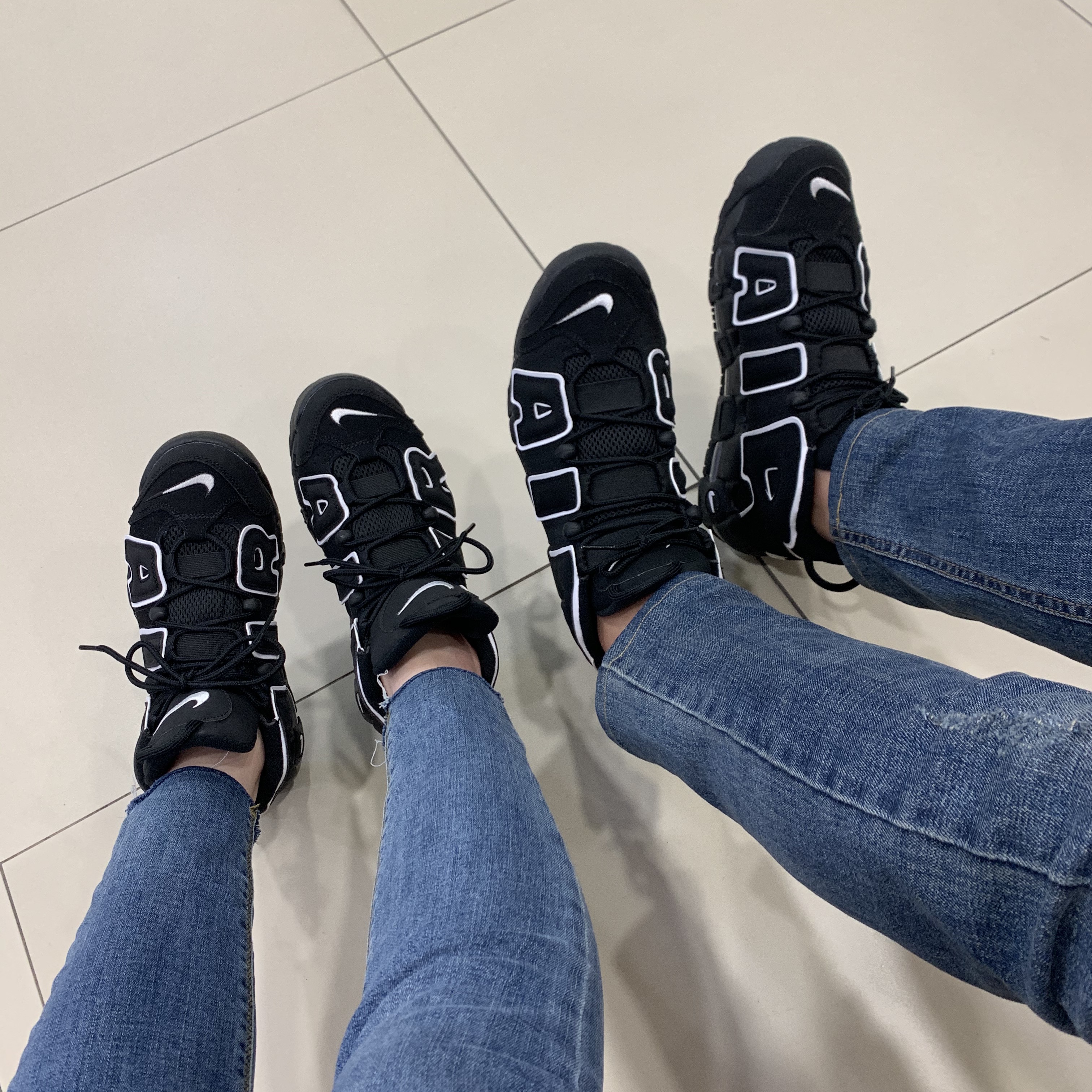 Nike Air More Uptempo Black White 2020 착용 스타일 - 3