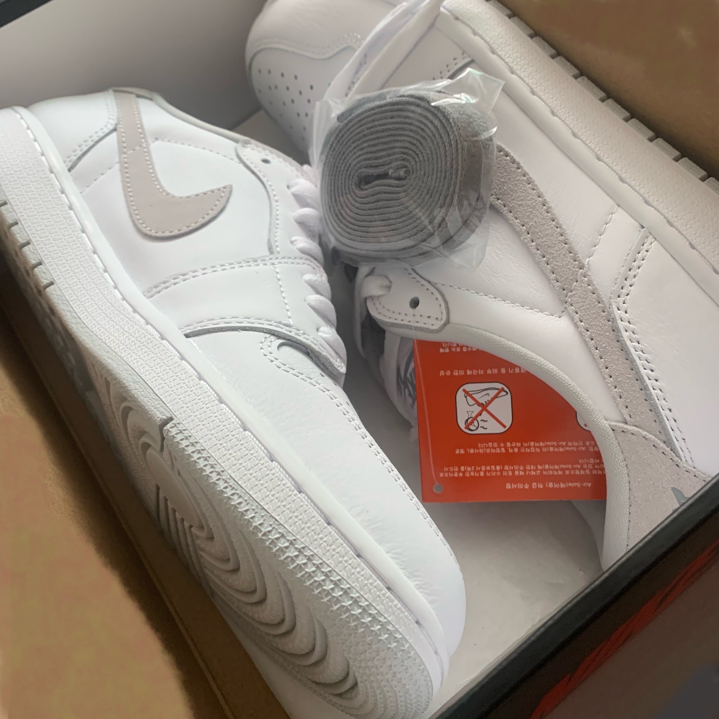 Jordan 1 Low OG Neutral Grey 착용 스타일