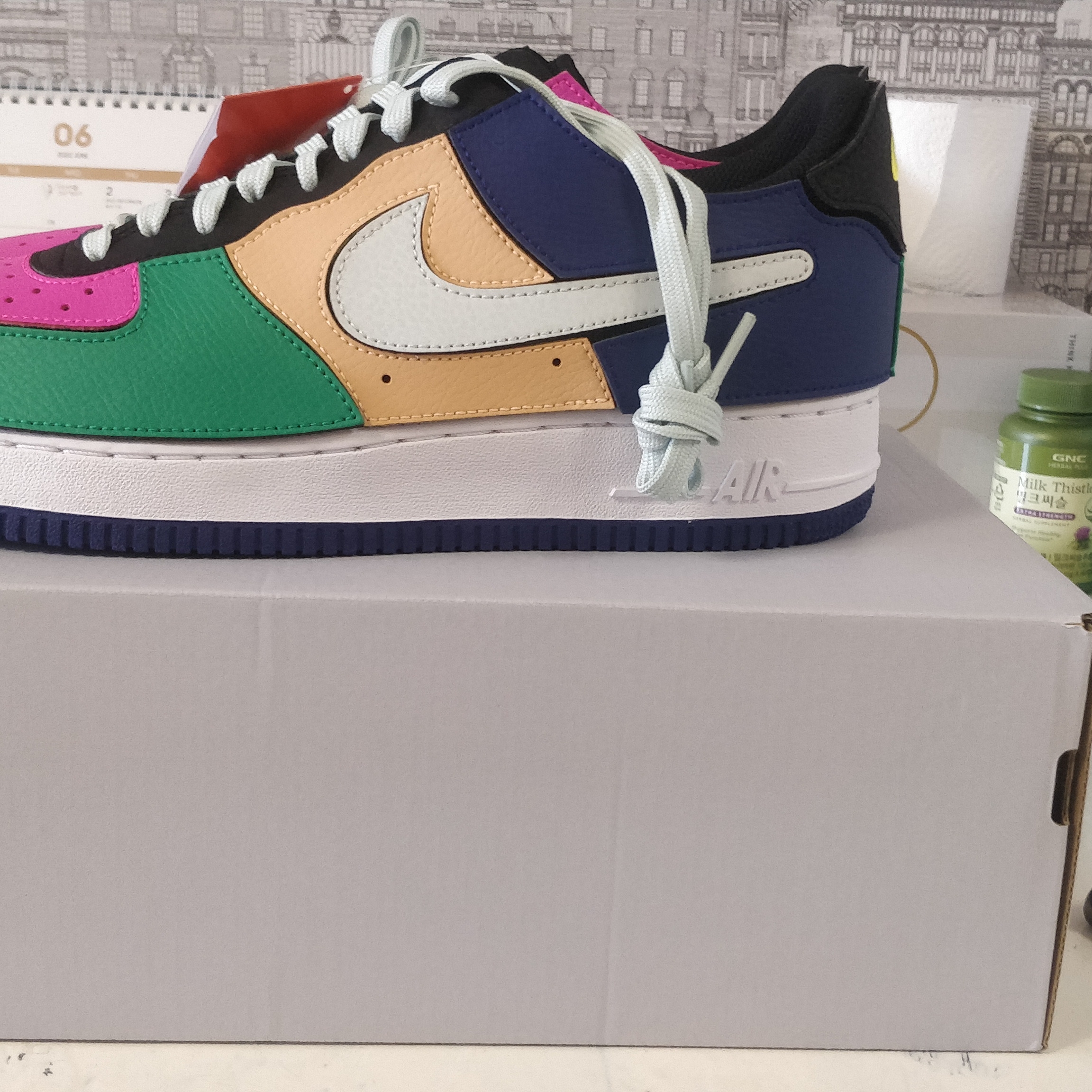 Nike Air Force 1/1 Multi-Color 착용 스타일 - 2