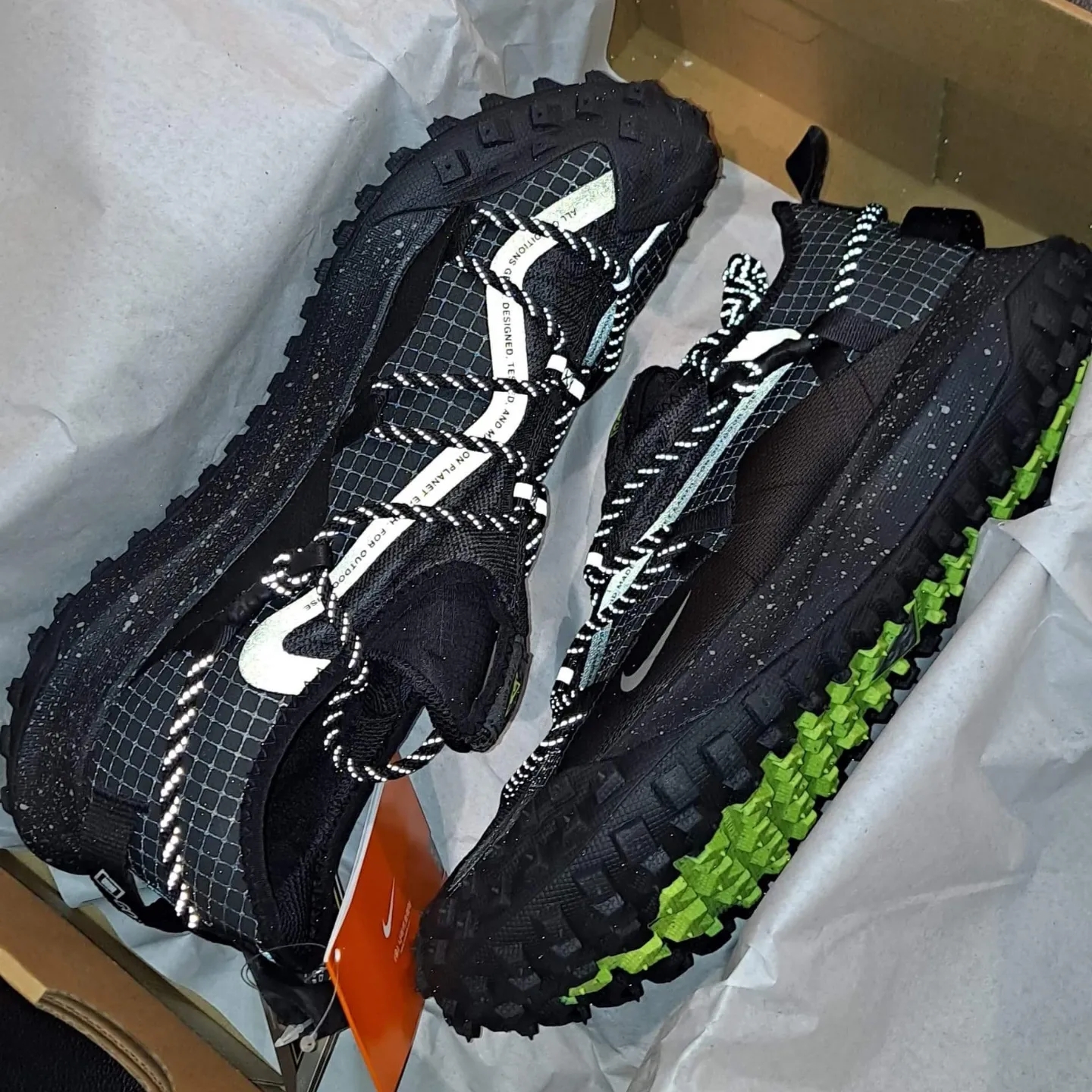 Nike ACG Mountain Fly Low Gore-Tex SE Dark Smoke Grey 착용 스타일