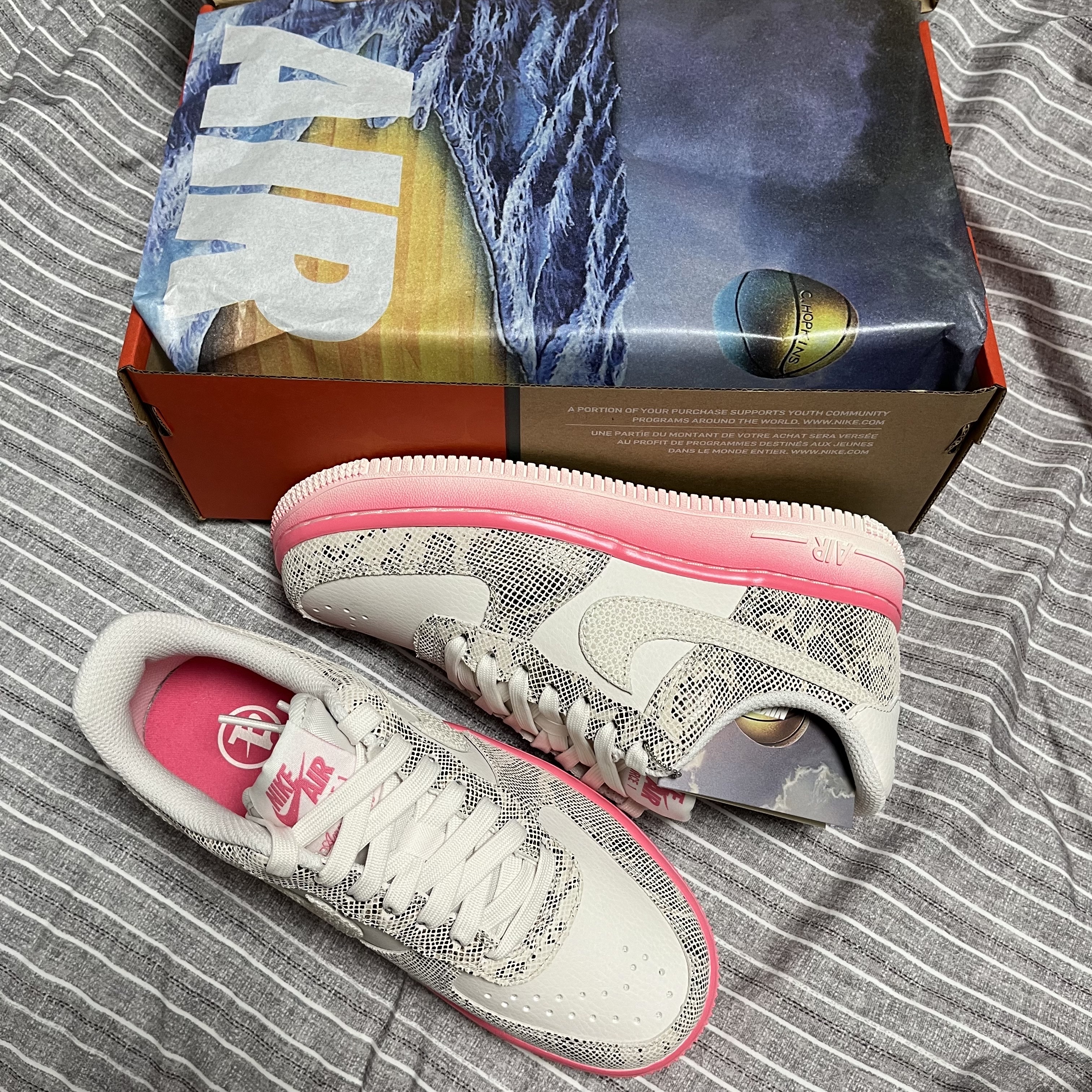 (W) Nike Air Force 1 '07 LX Our Force 1 착용 스타일 - 1