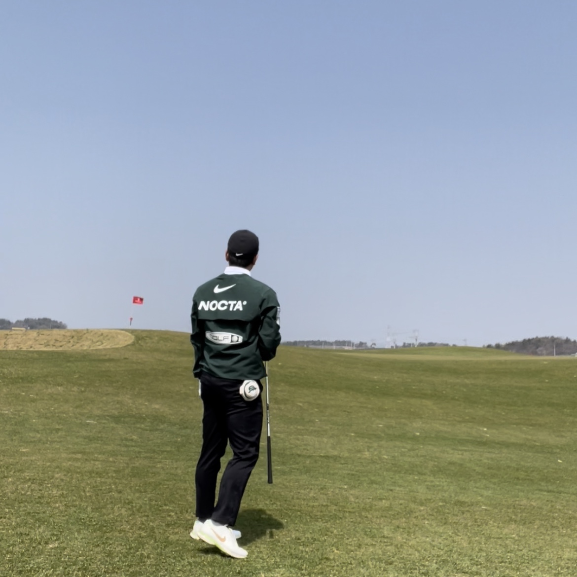 Nike x Drake Nocta Golf Crewneck Top Green - US/EU, Malbon Golf Buckets Ball Case Ivory 착용 스타일